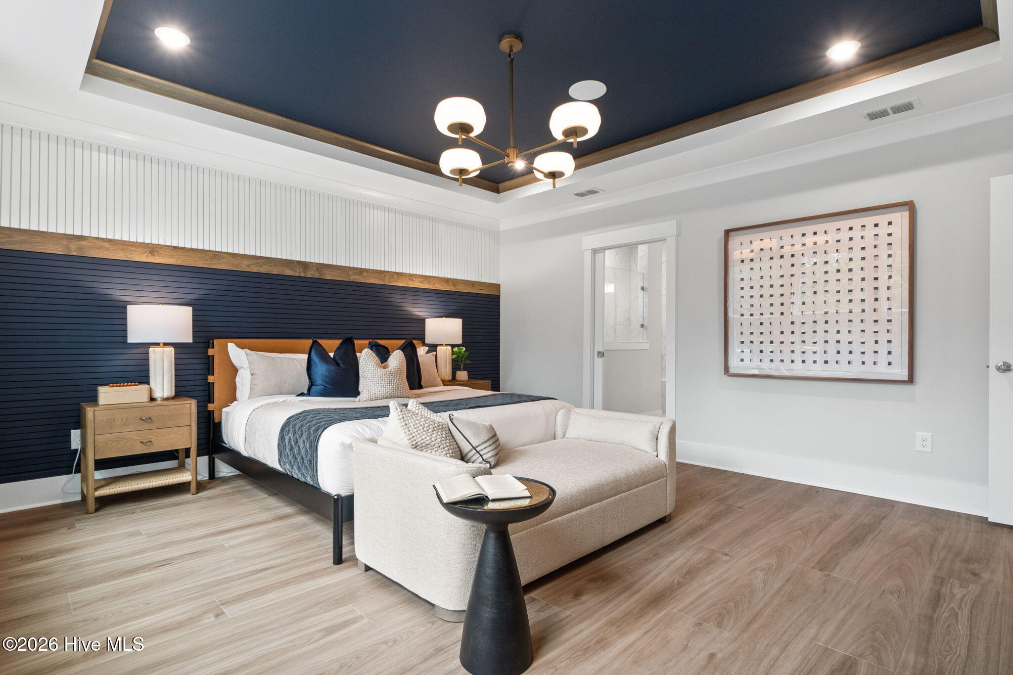 100552049 | Photo 11