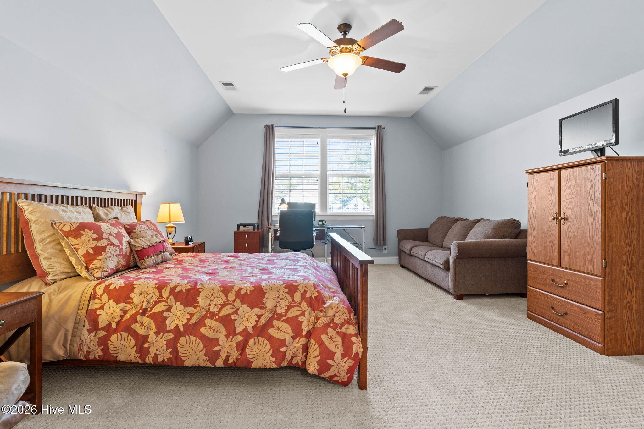 100553770 | Photo 43