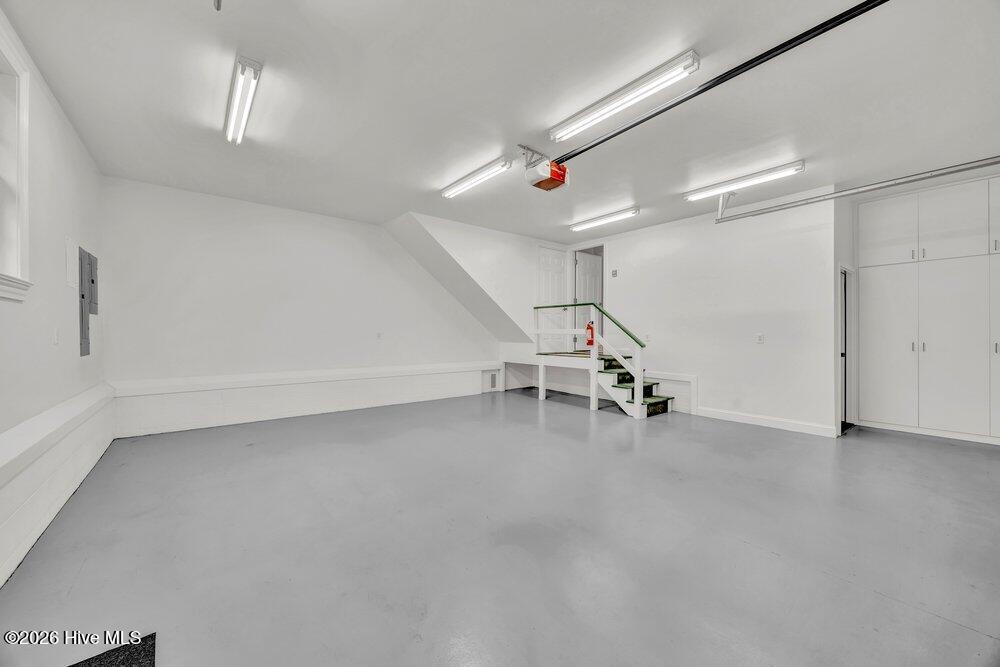 100557041 | Photo 42