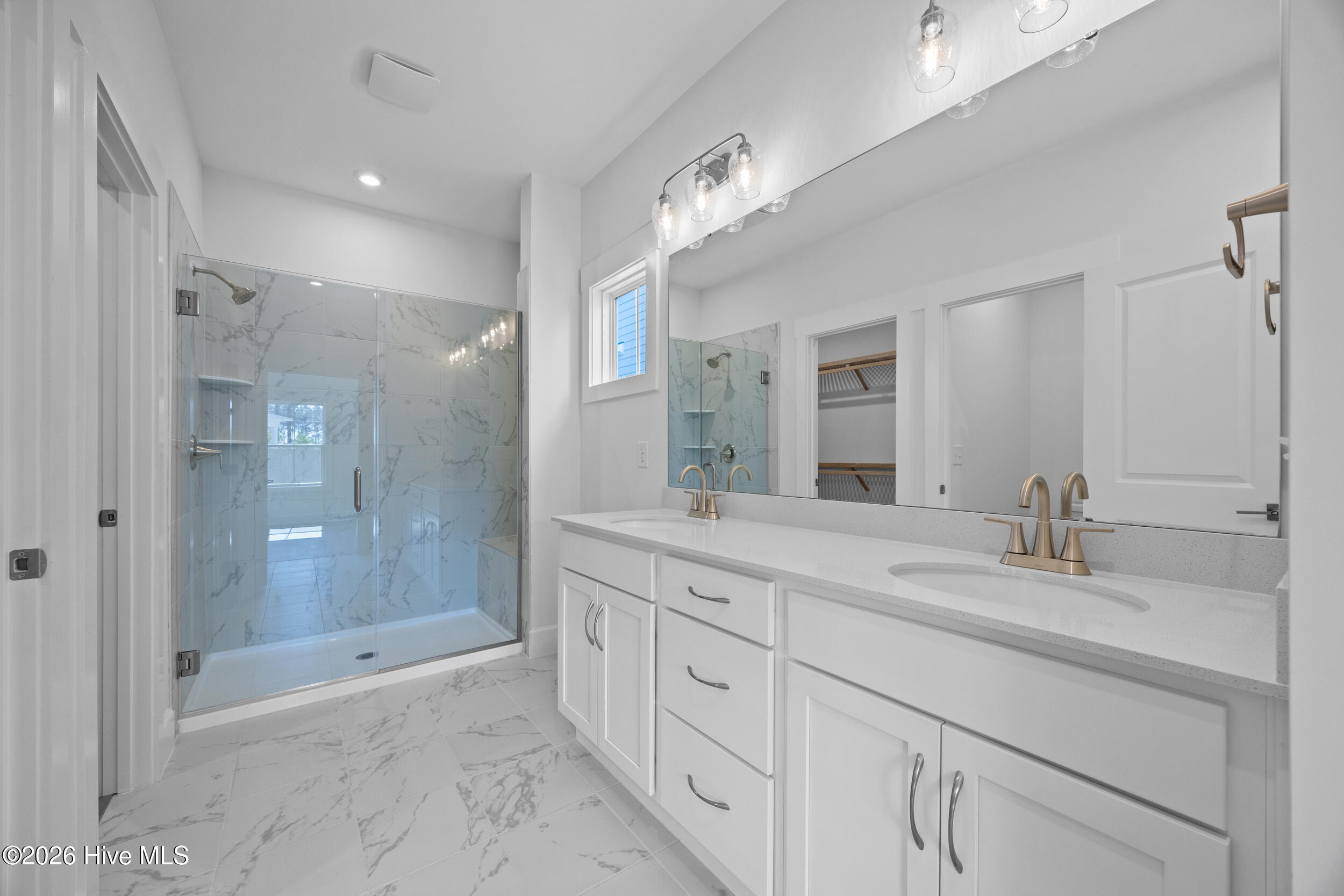 100551079 | Photo 25