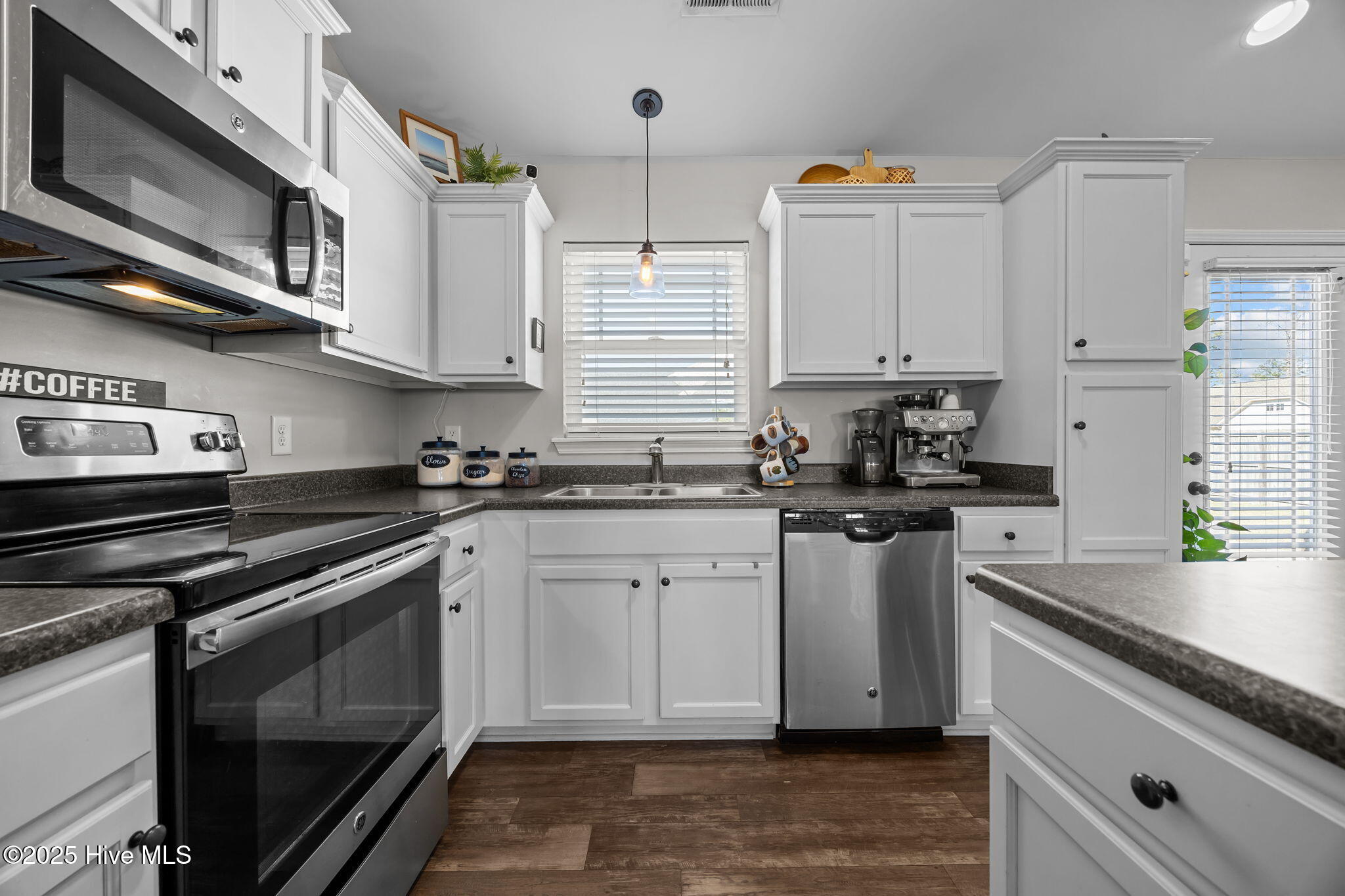 100537004 | Photo 14