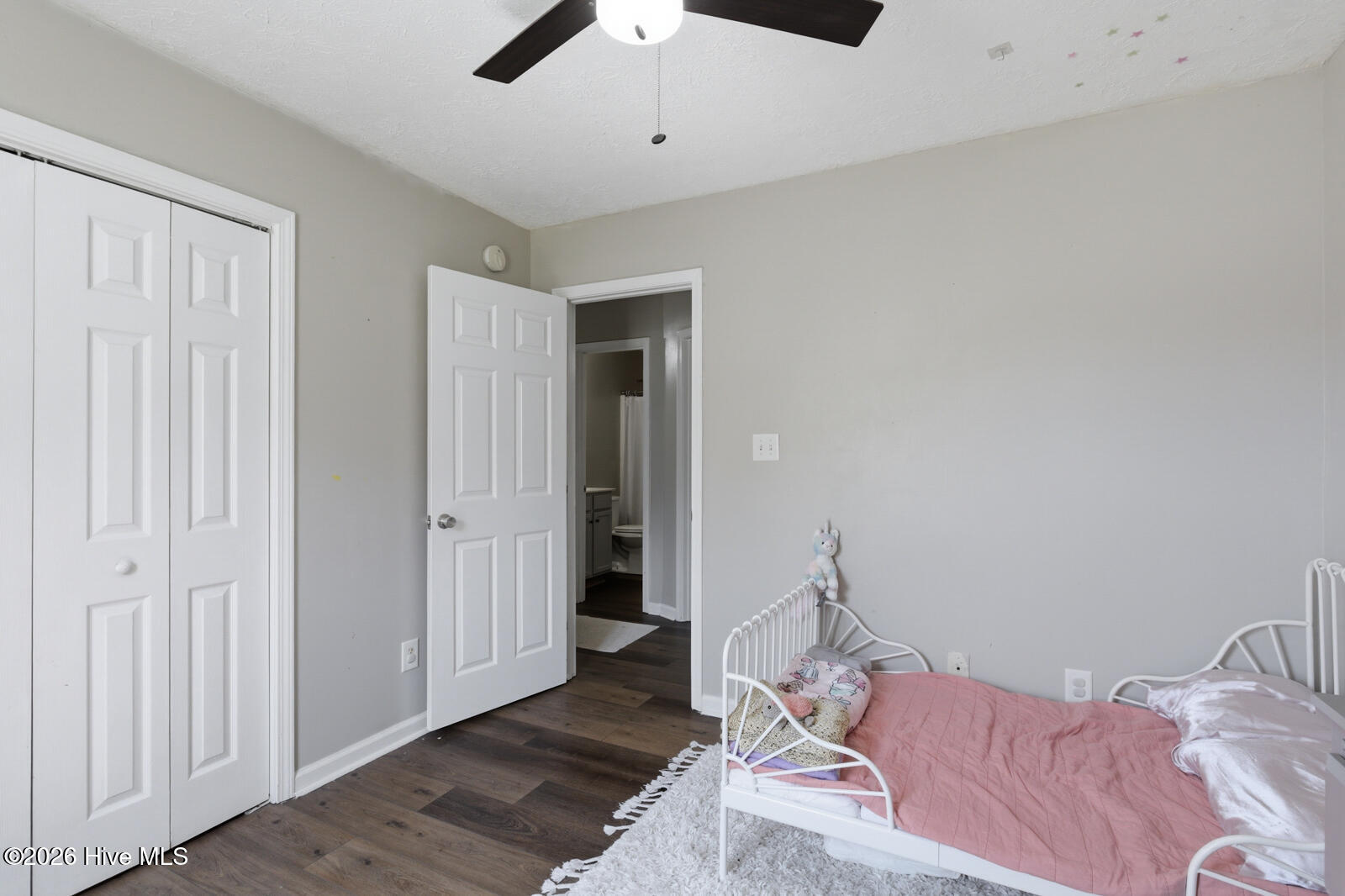 100568997 | Photo 15