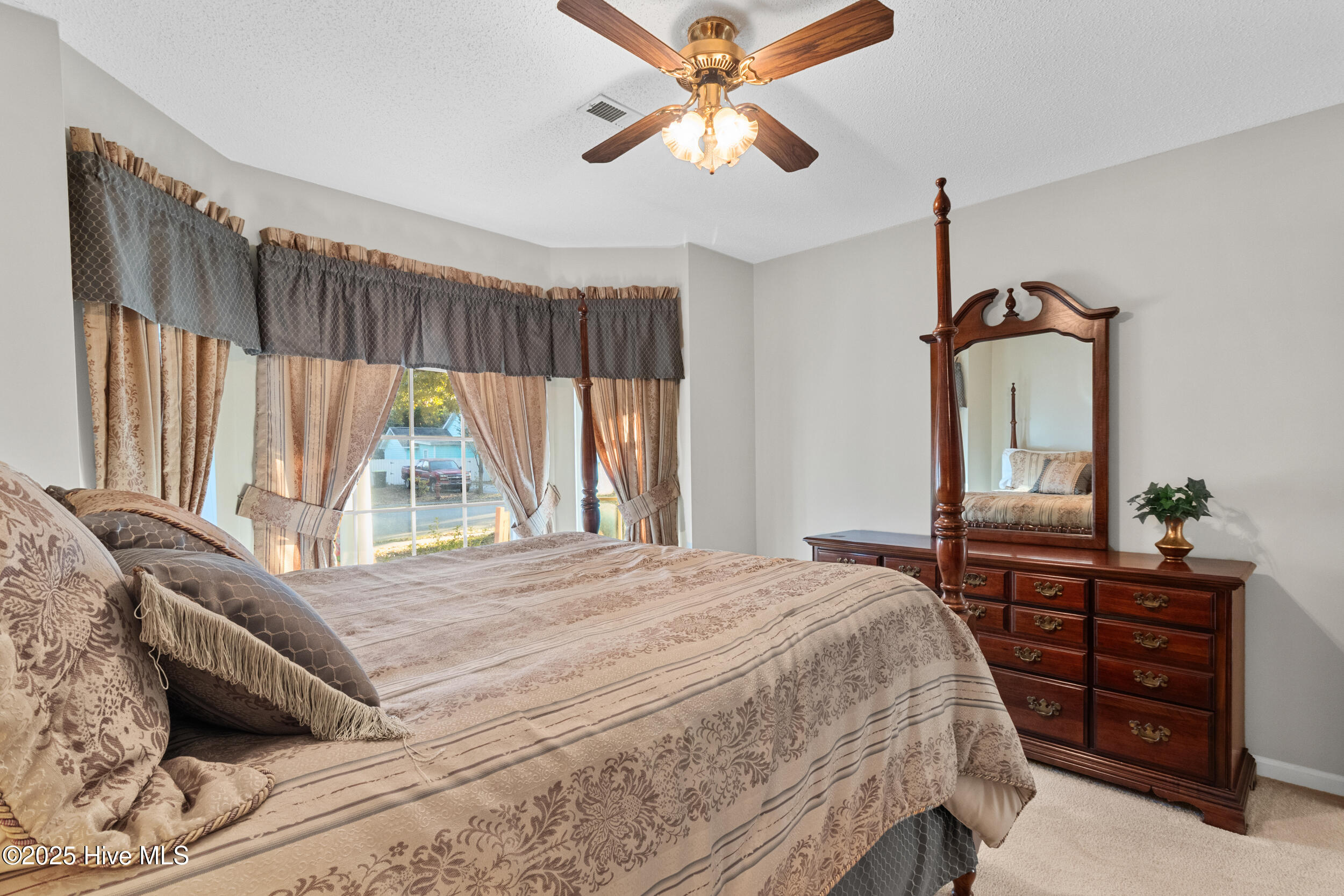 100540145 | Photo 26