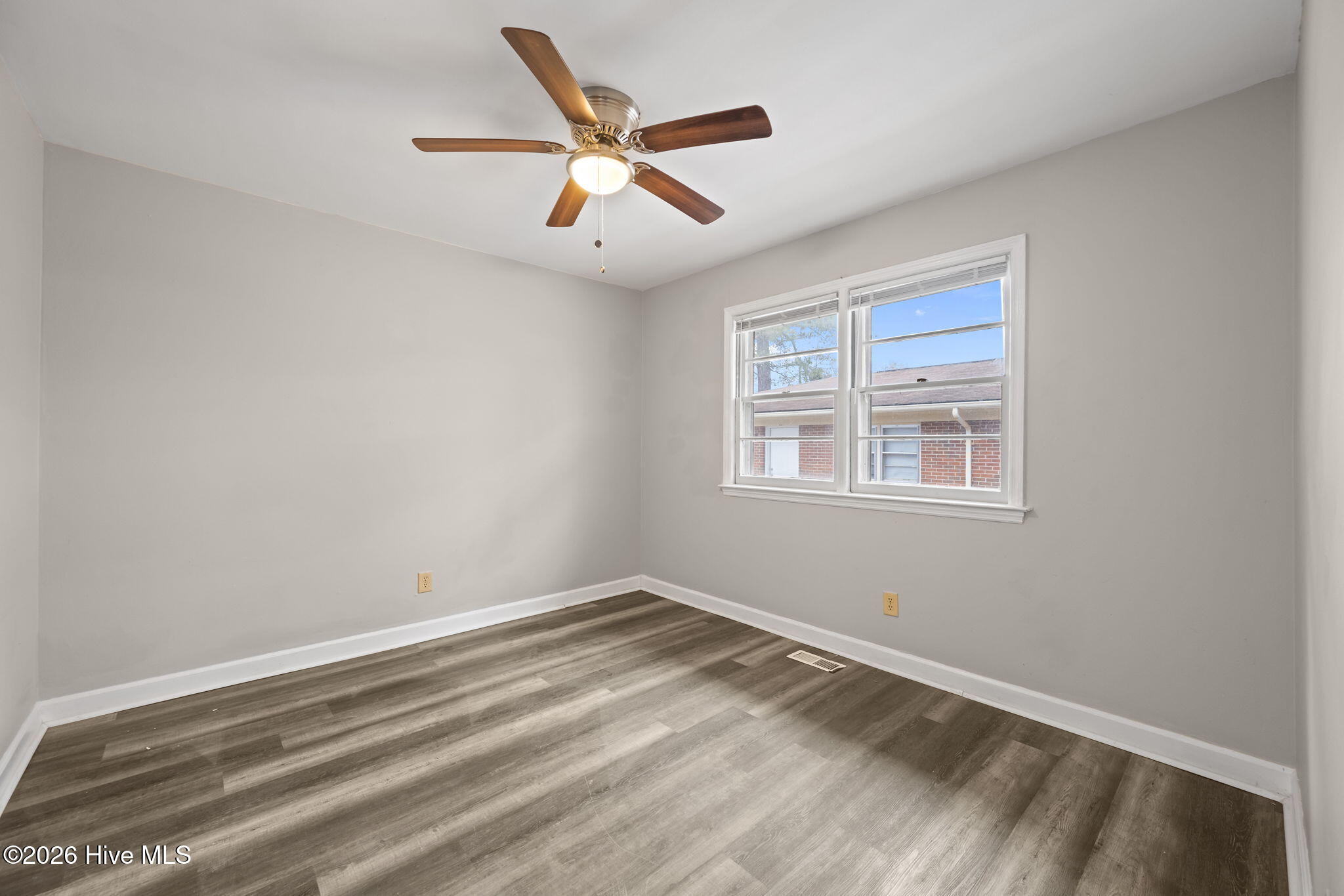 100553652 | Photo 12