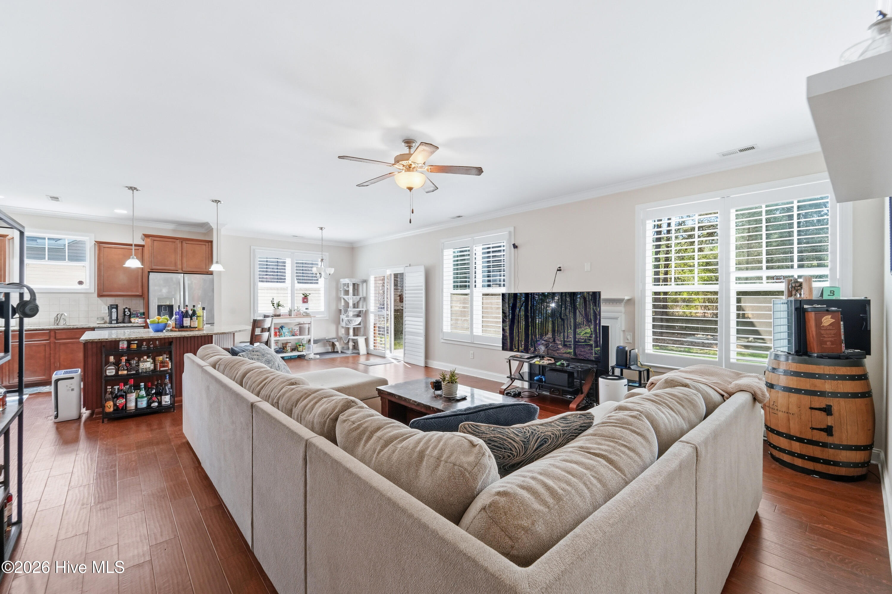 100562965 | Photo 49