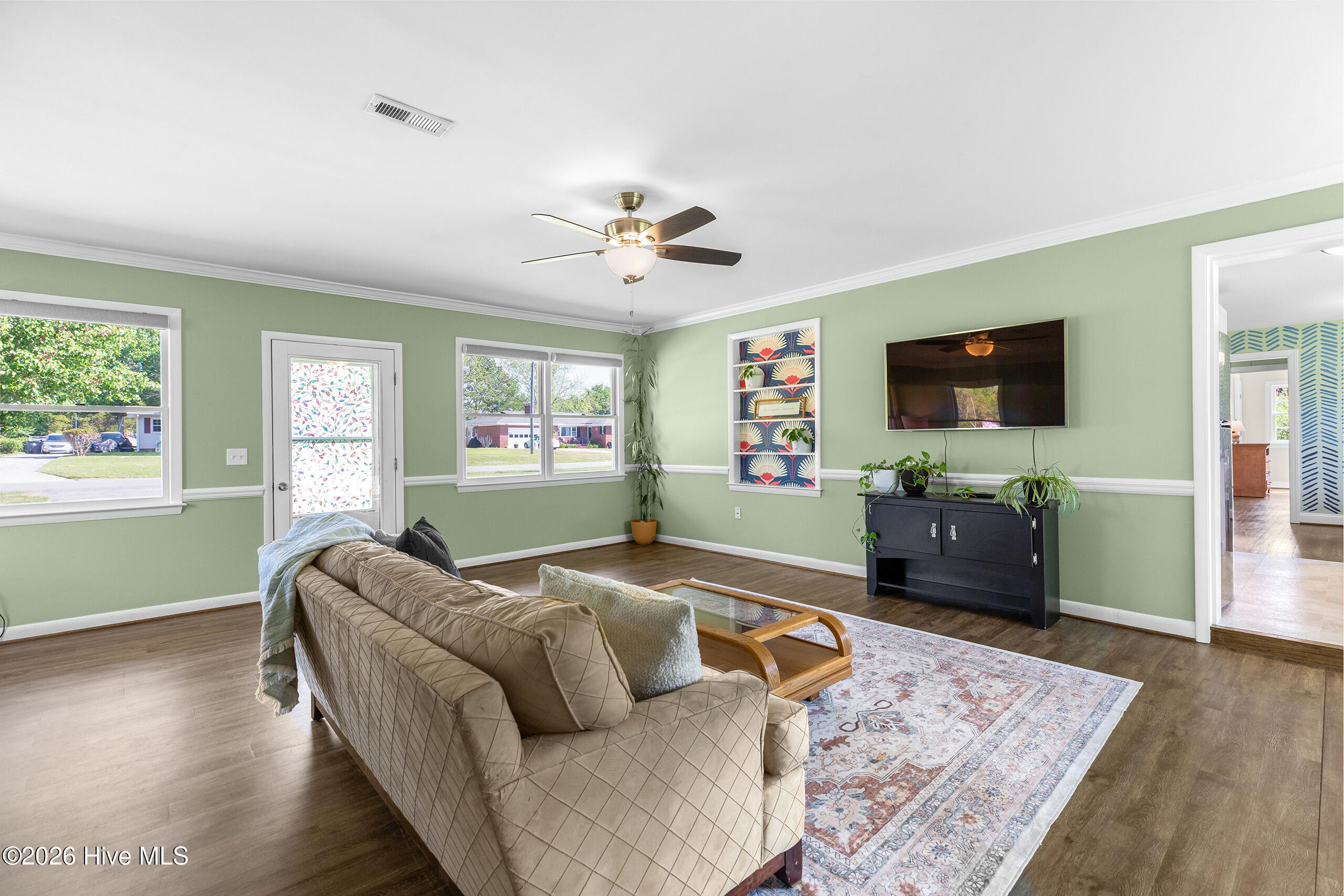 100567533 | Photo 19