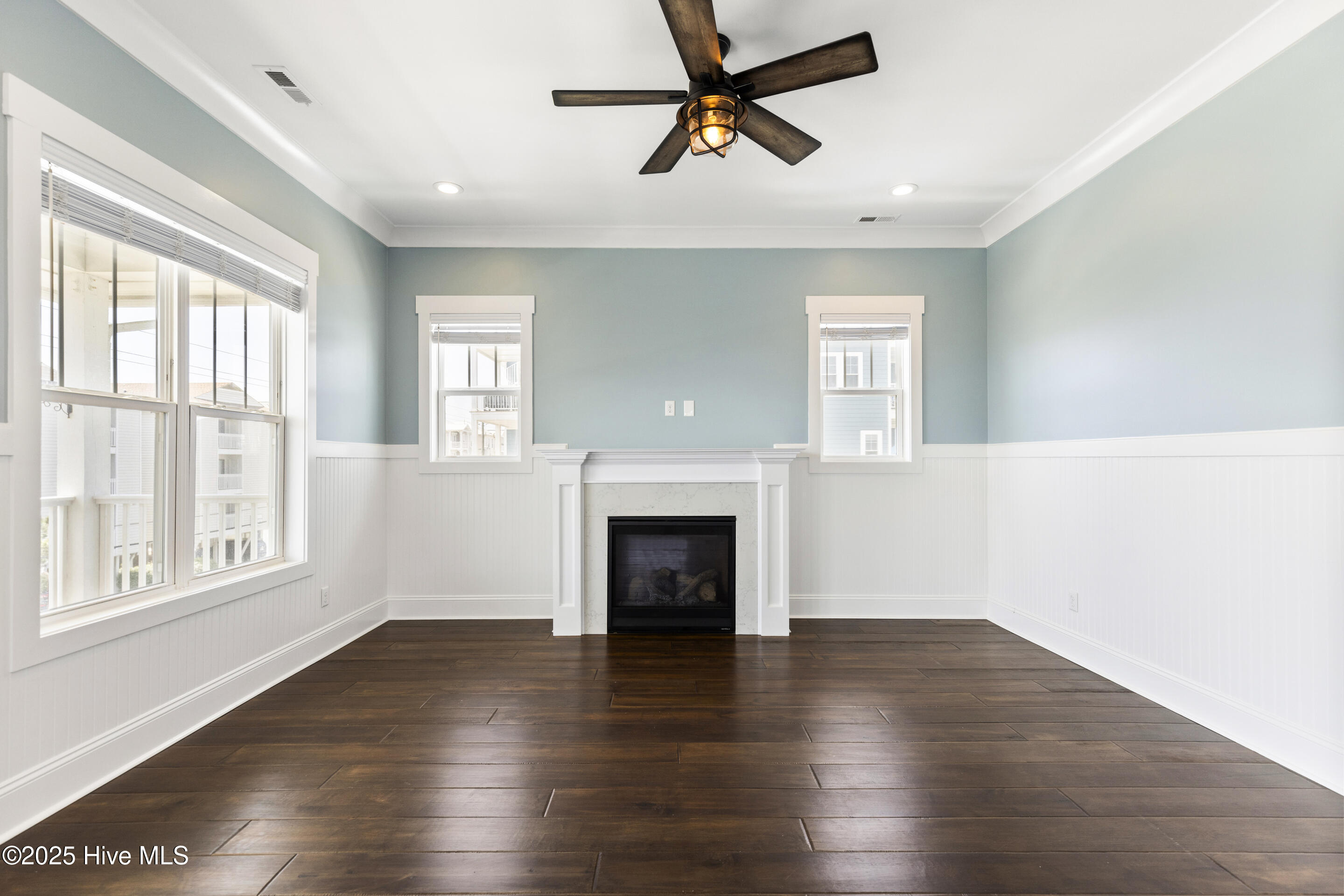 100546284 | Photo 25