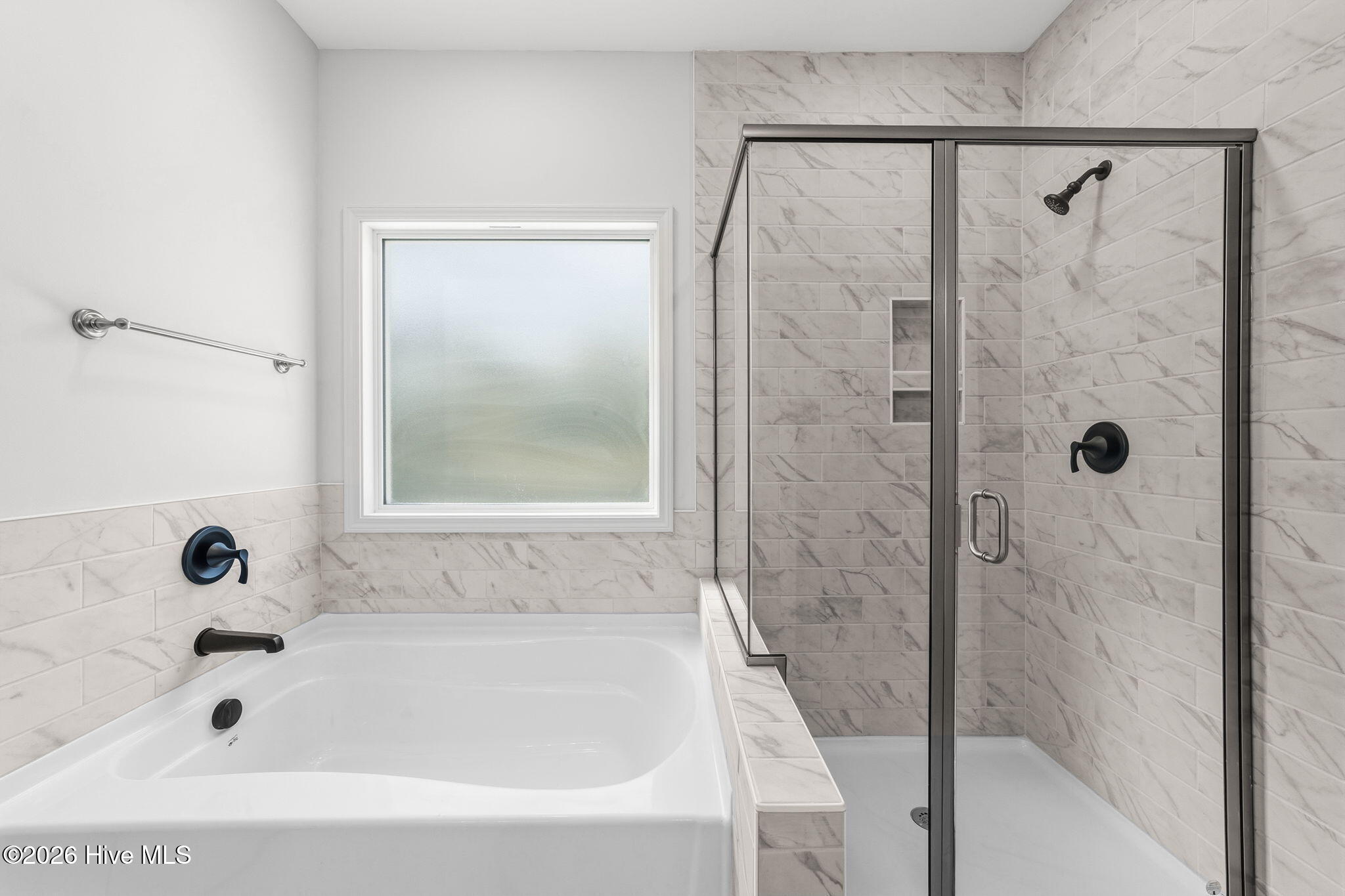 100528698 | Photo 19