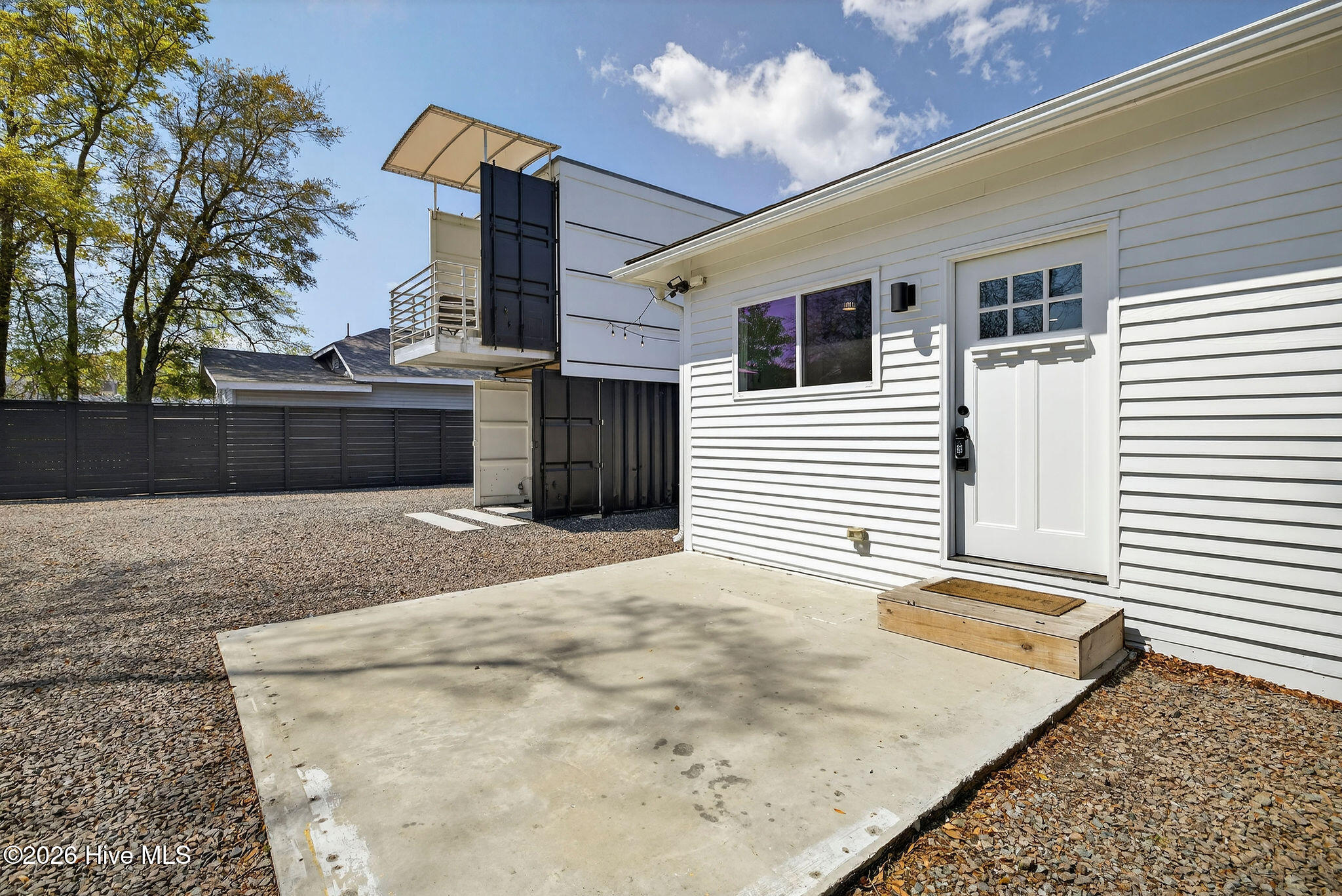 100563624 | Photo 33