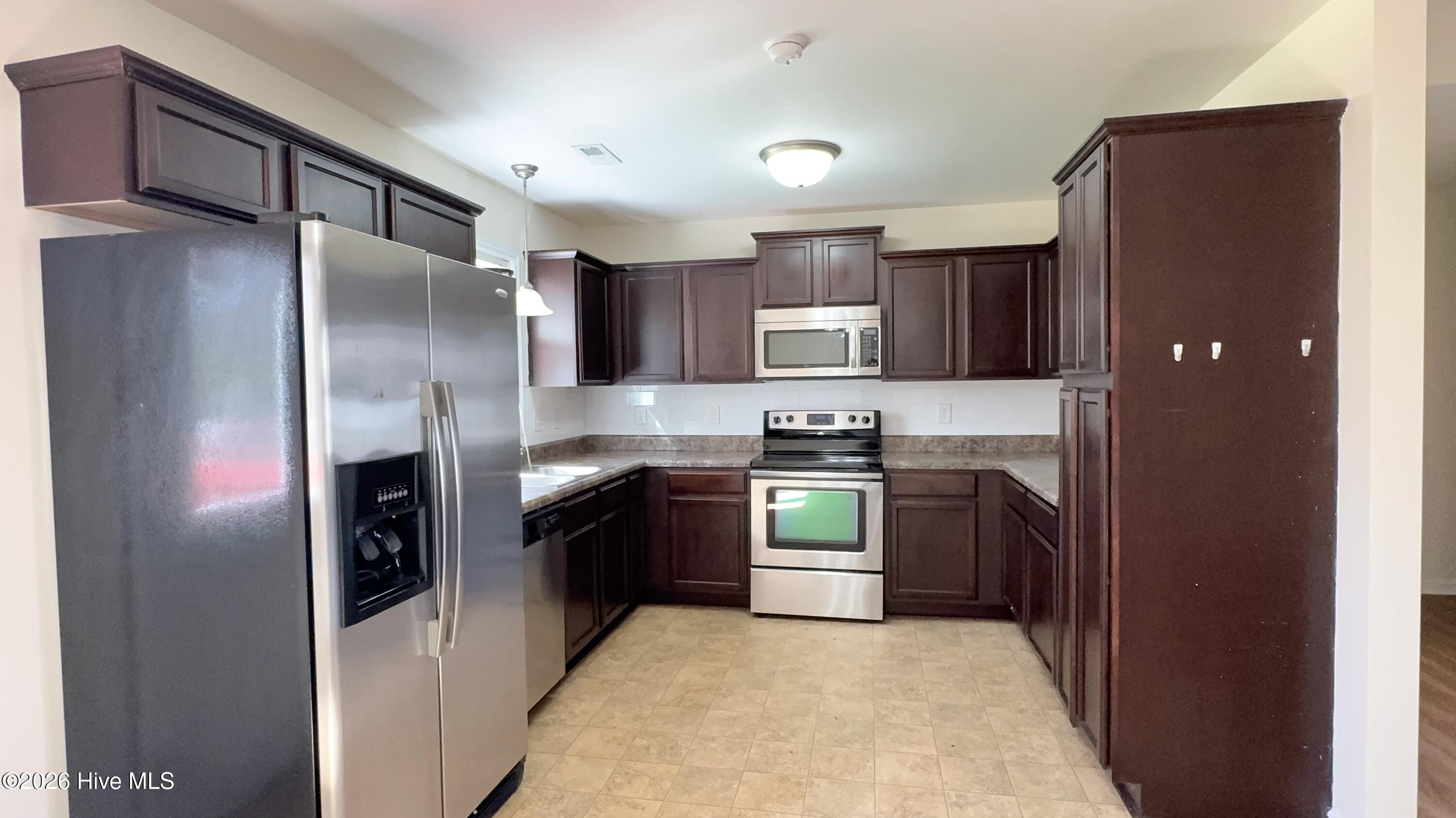 100561973 | Photo 10