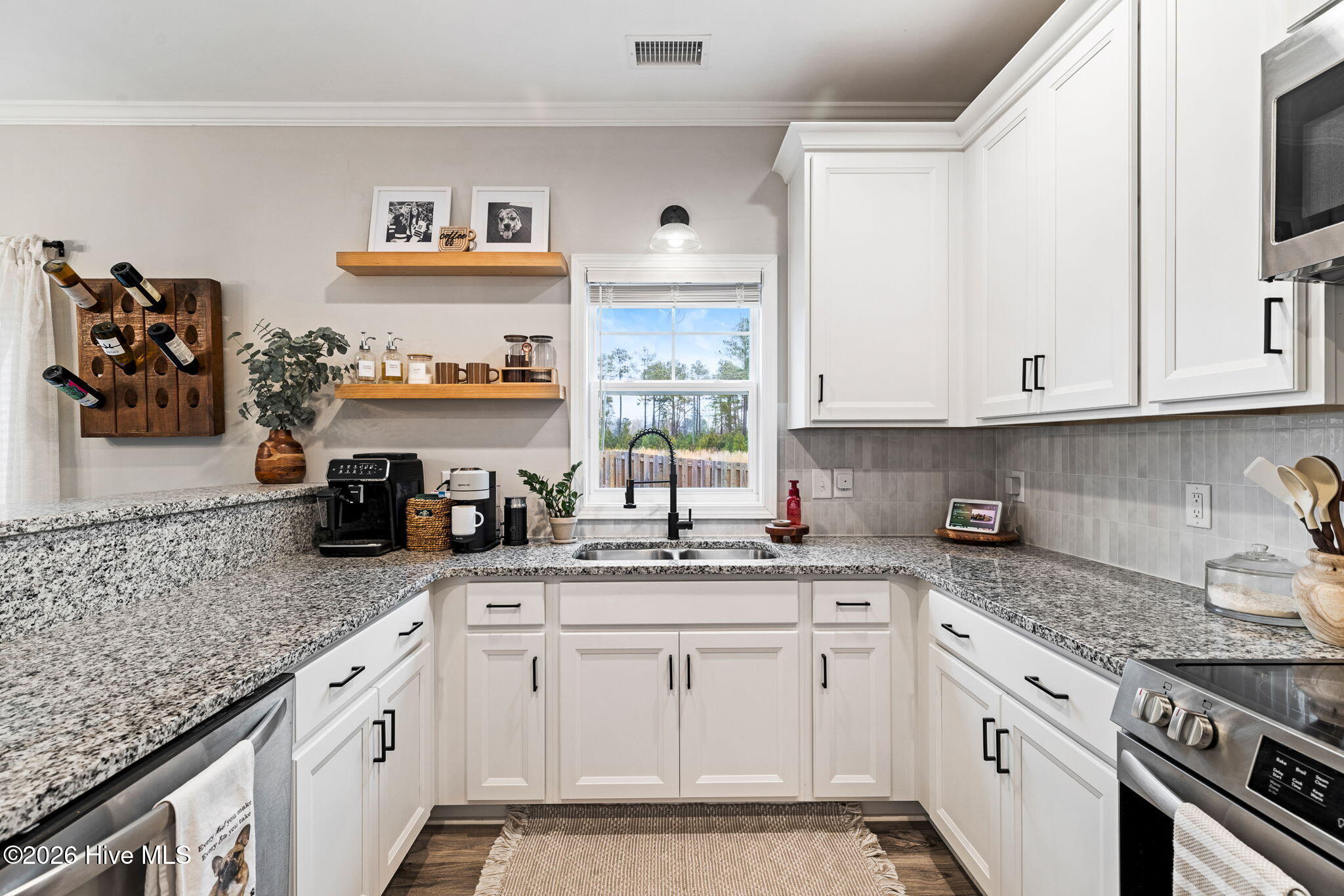 100554738 | Photo 16