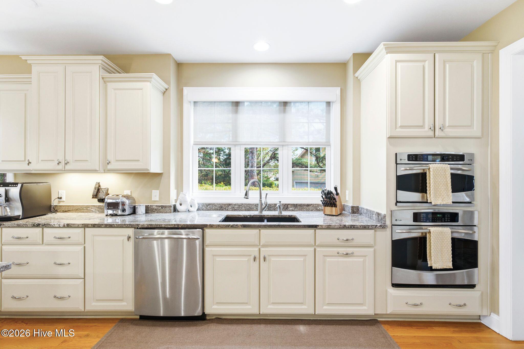 100564231 | Photo 22