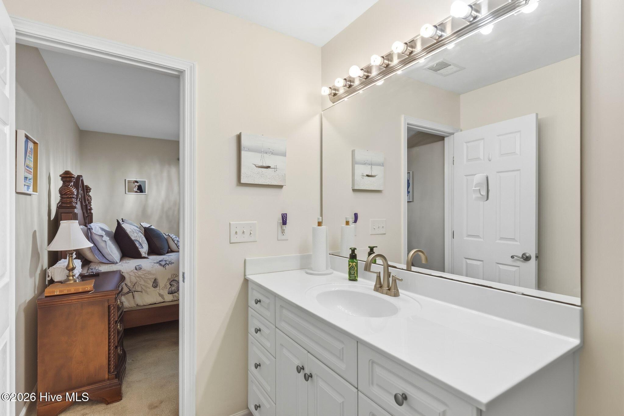 100557831 | Photo 25