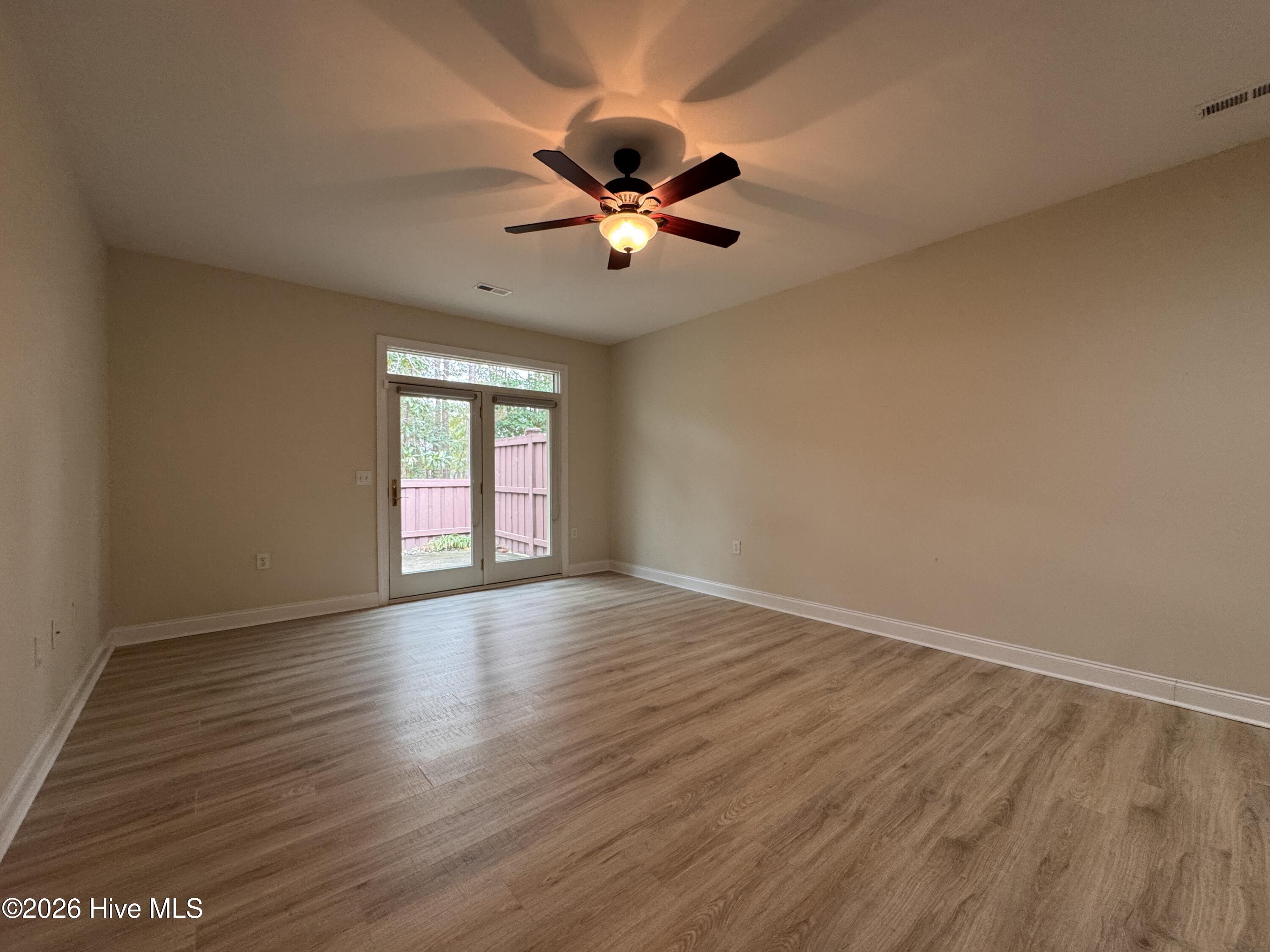 100556492 | Photo 11