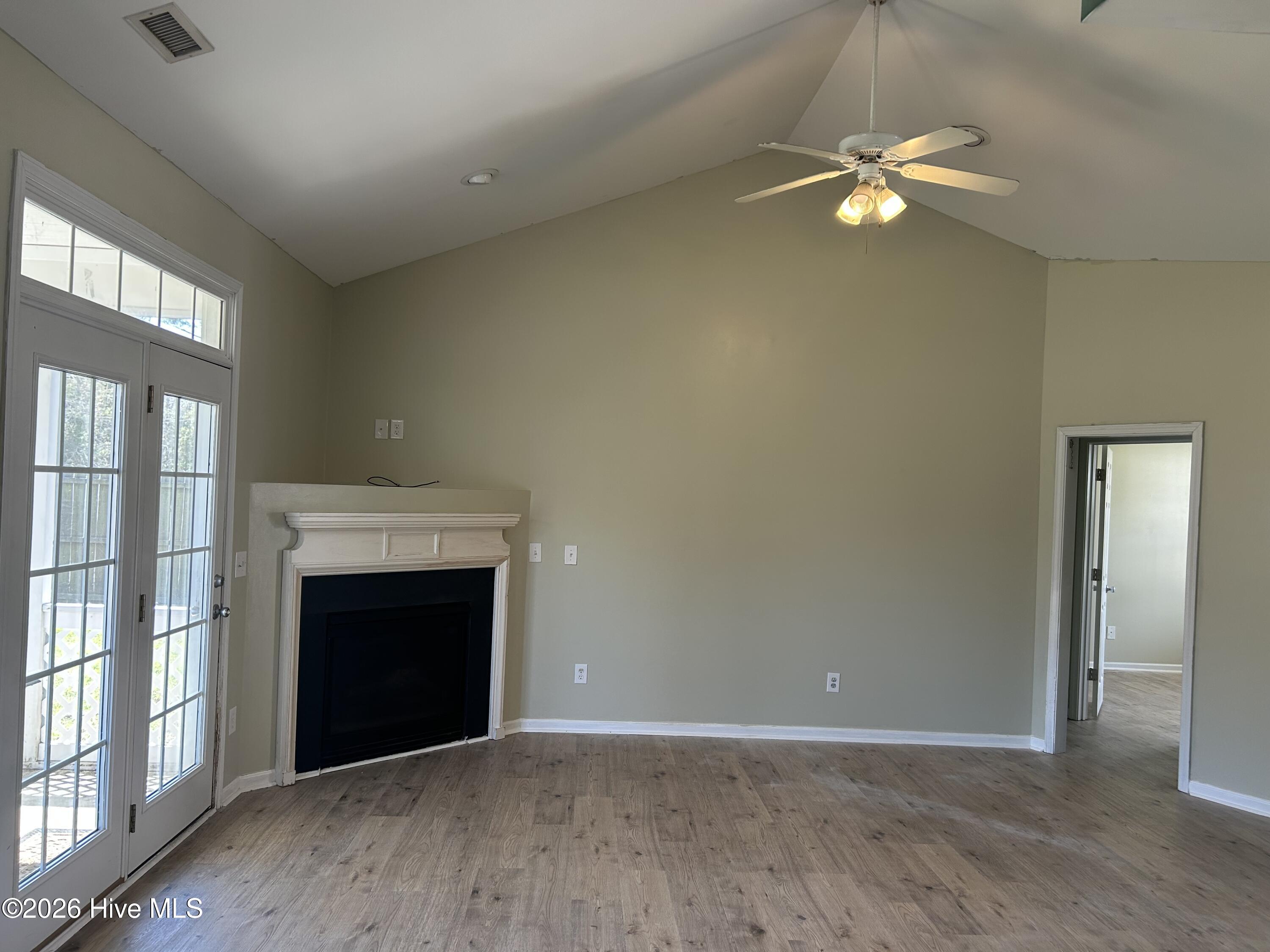 100556646 | Photo 42