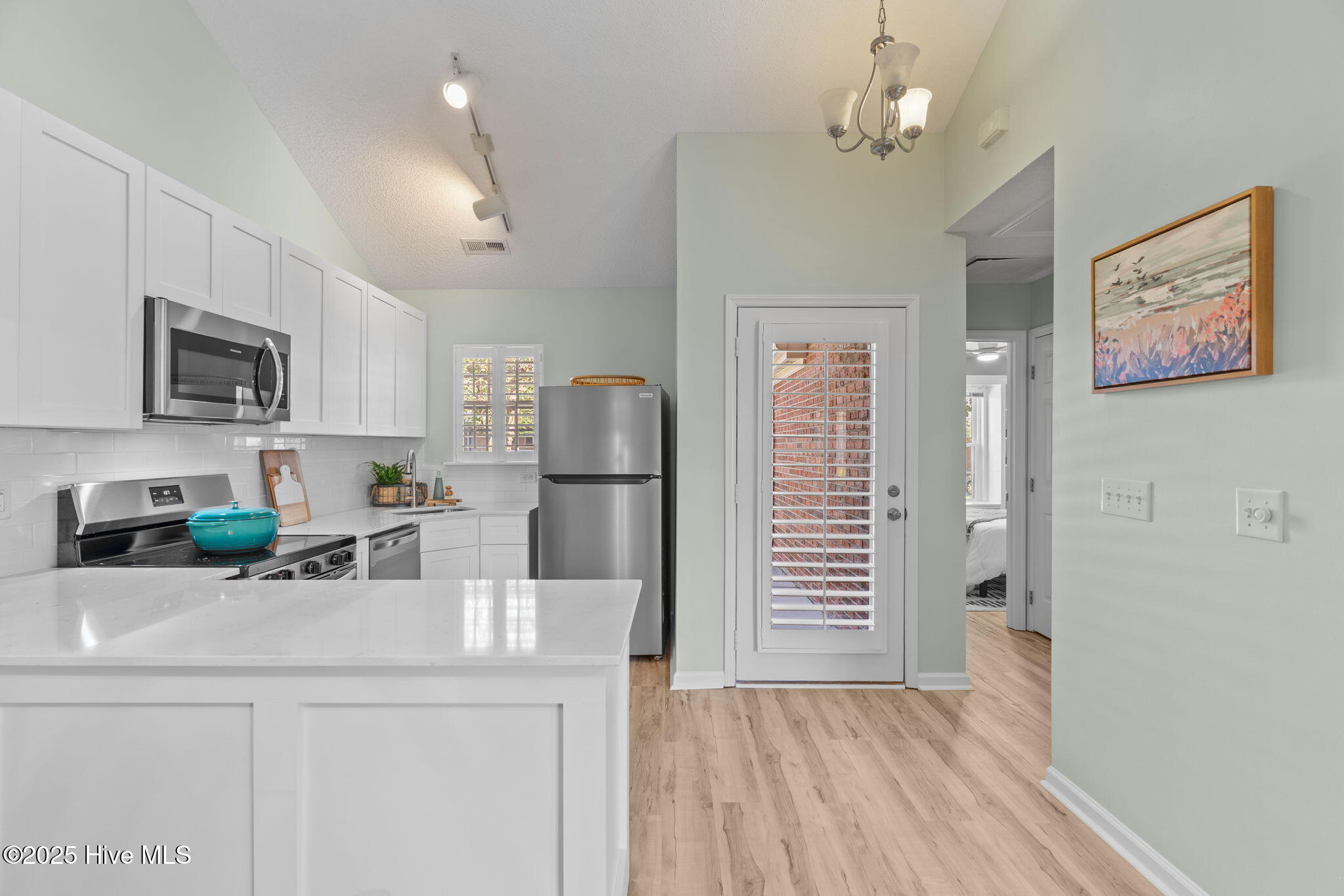 100537786 | Photo 20