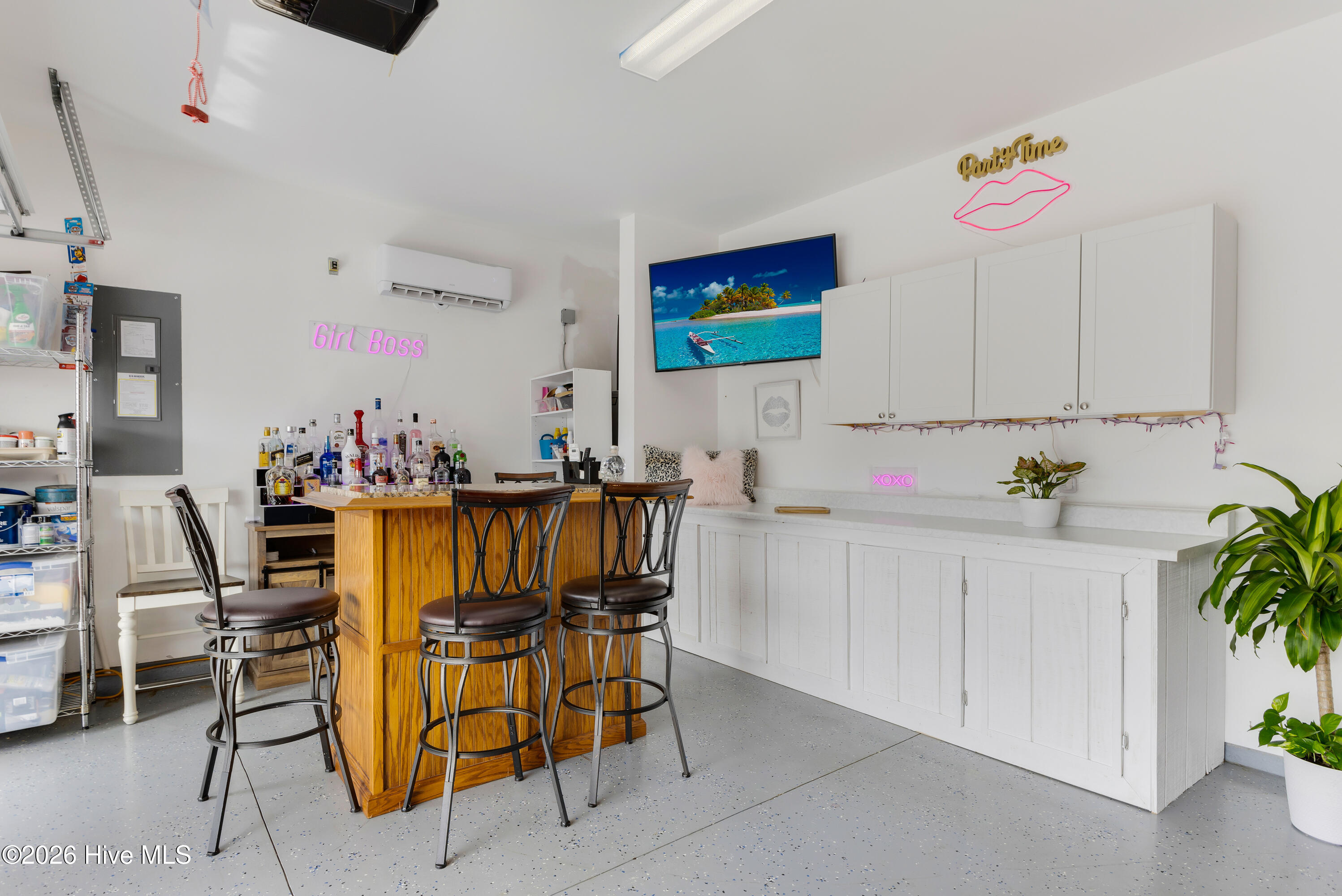 100565861 | Photo 42