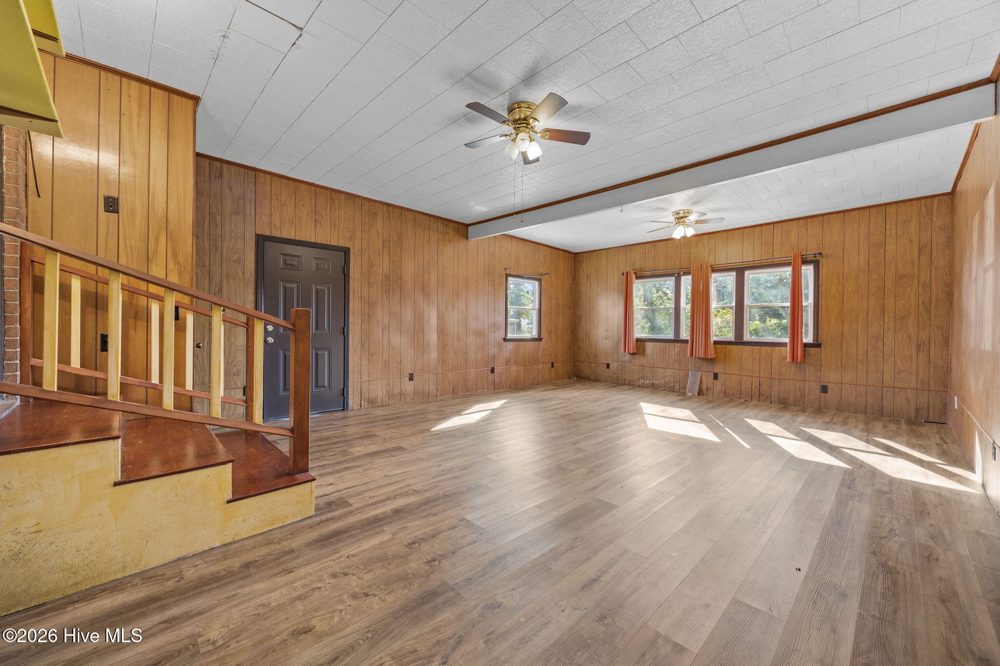 100547084 | Photo 43