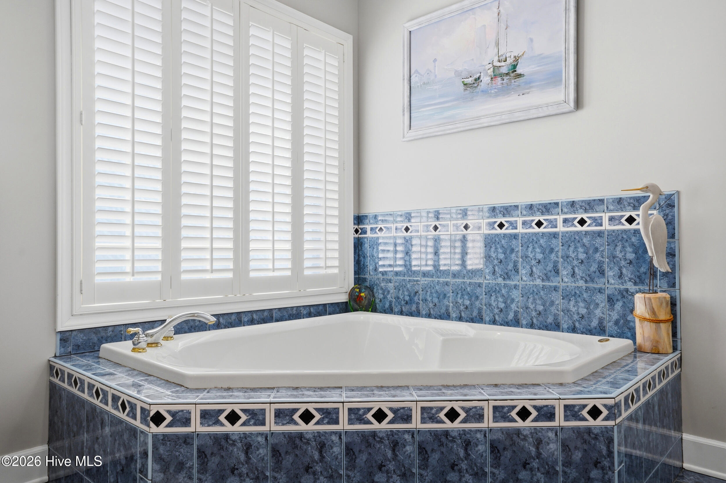 100563300 | Photo 25