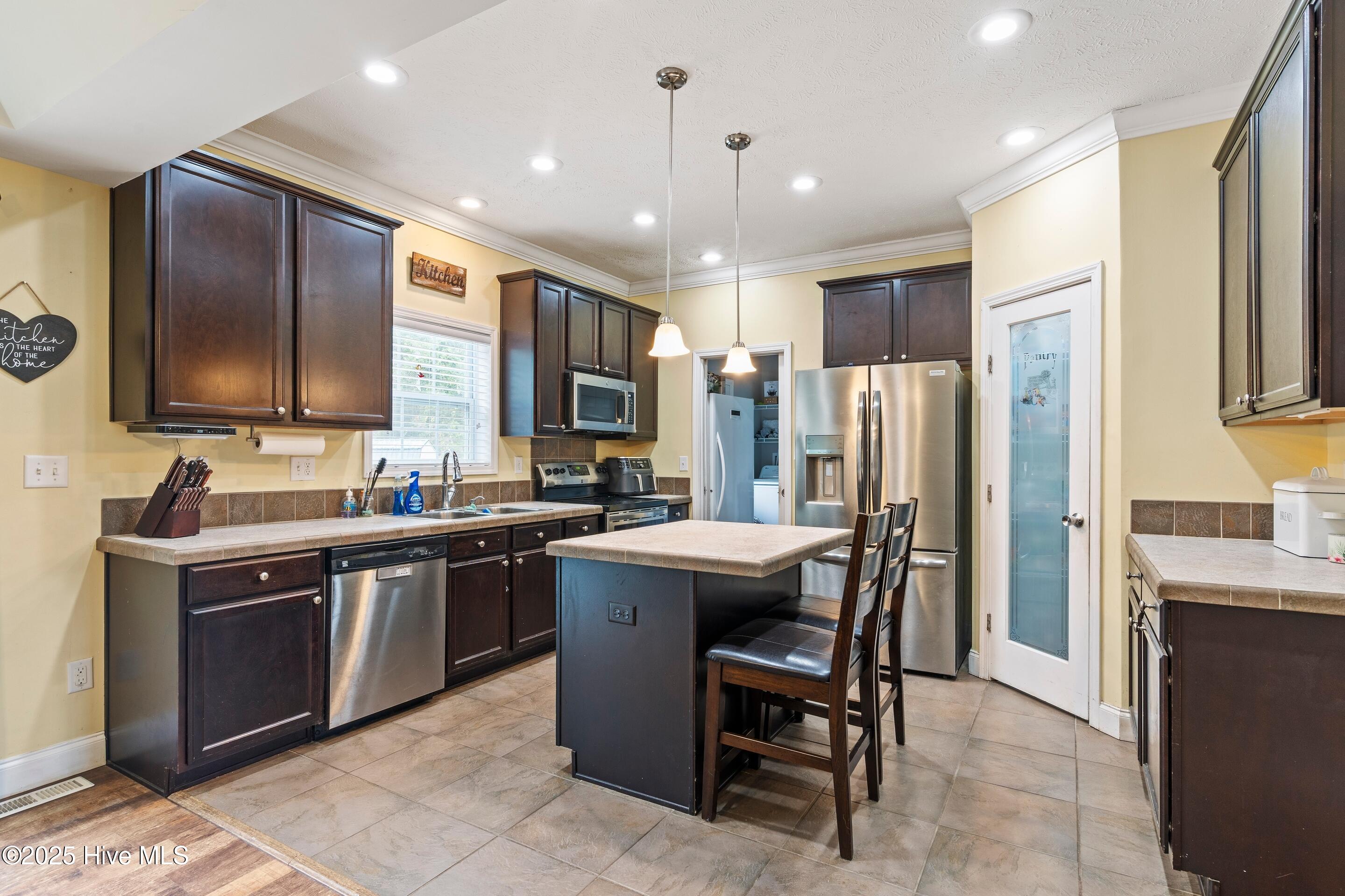 100537388 | Photo 33