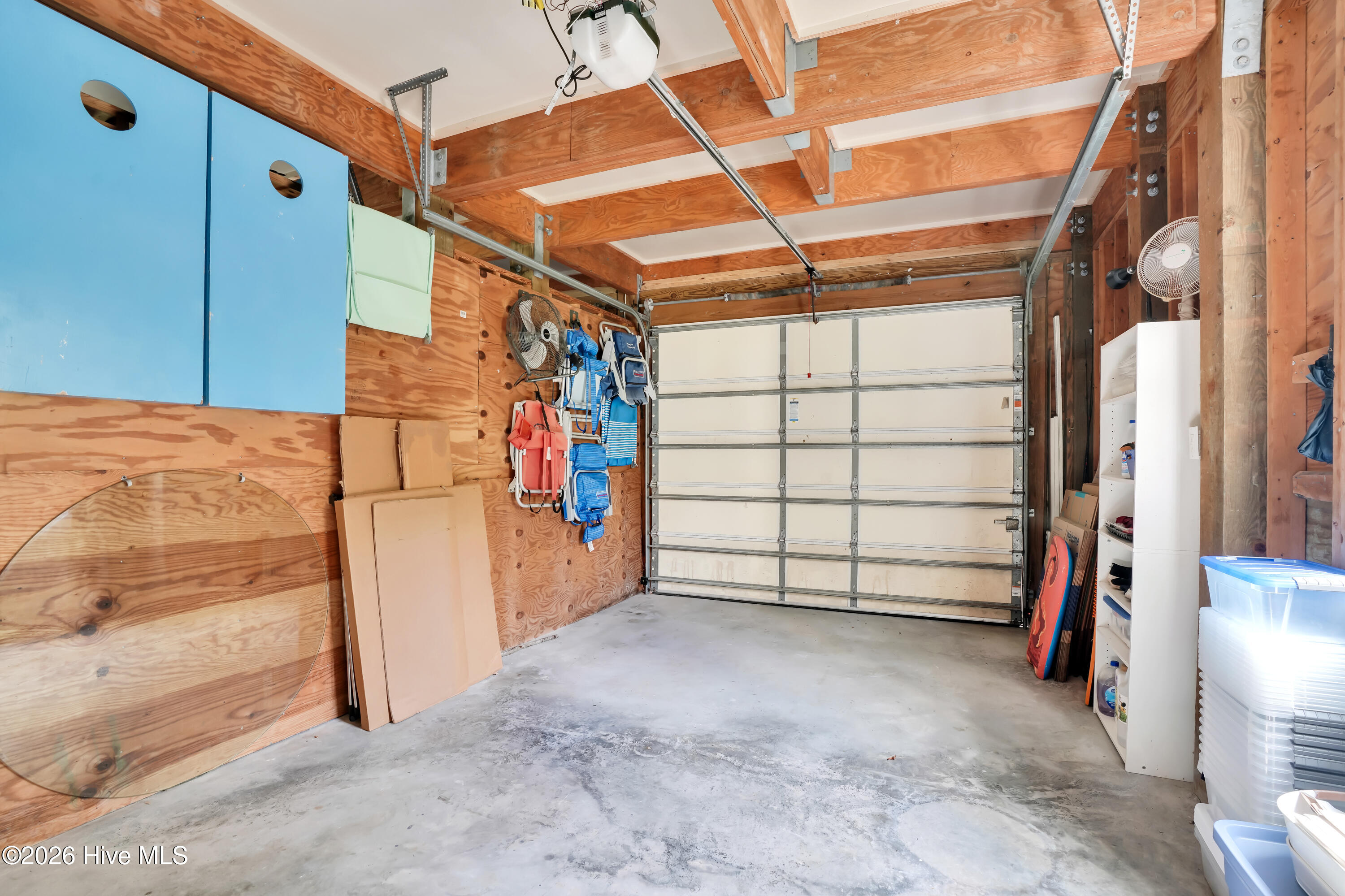 100564861 | Photo 52