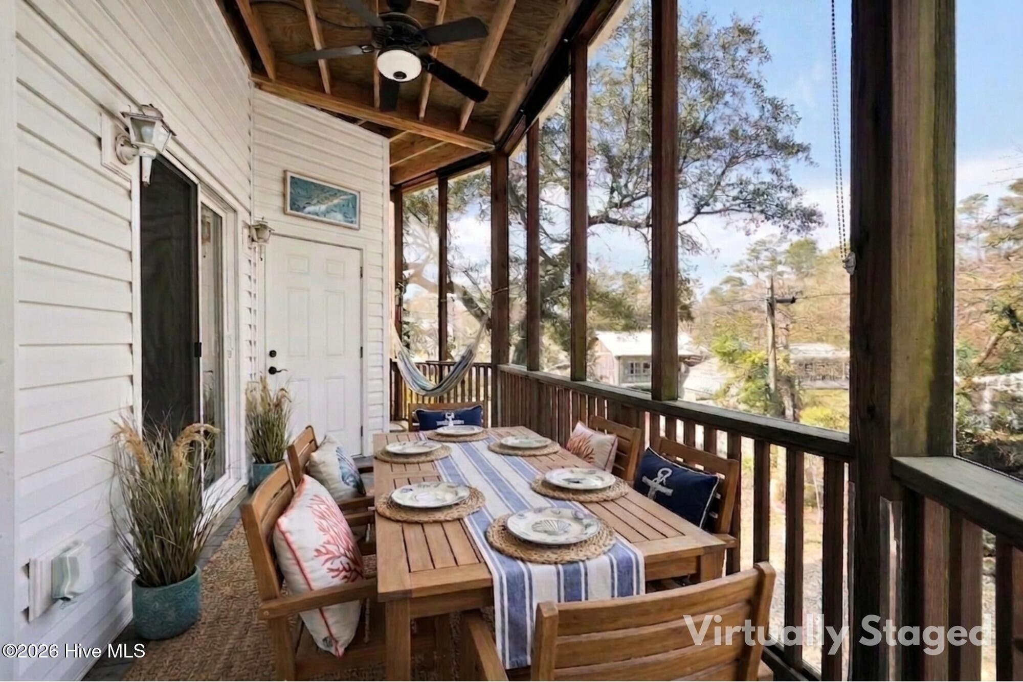 100562809 | Photo 14