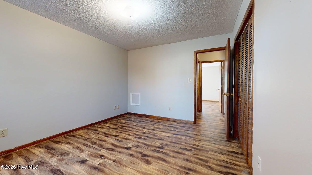 100550720 | Photo 10