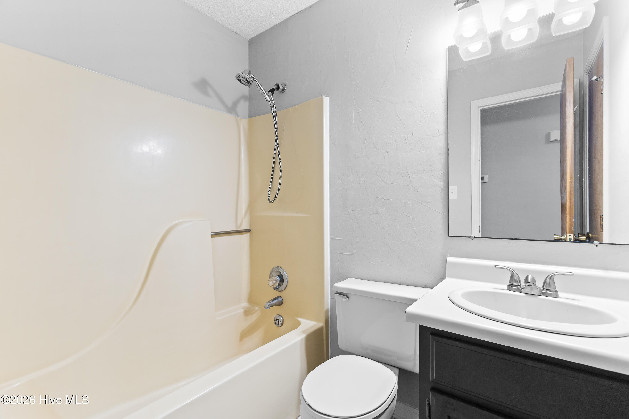 100565392 | Photo 20