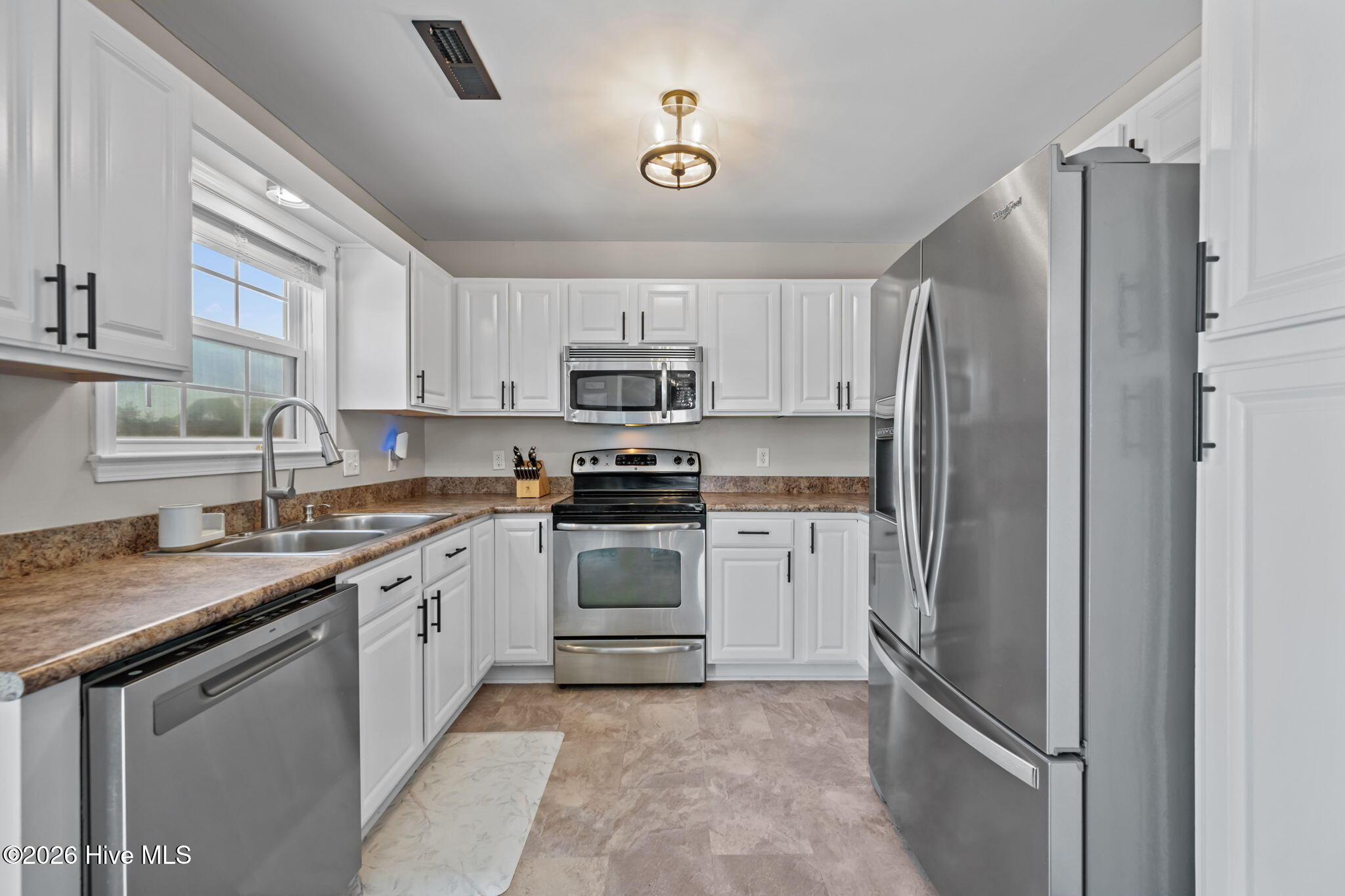 100558999 | Photo 15