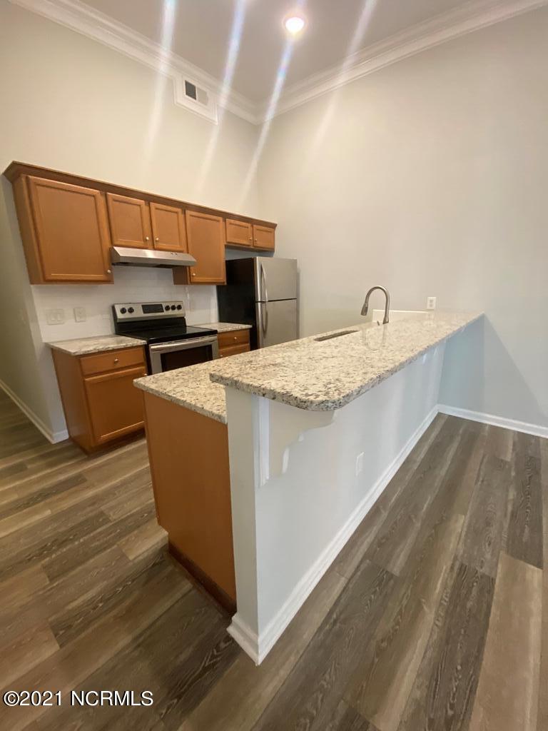 100566983 | Photo 11