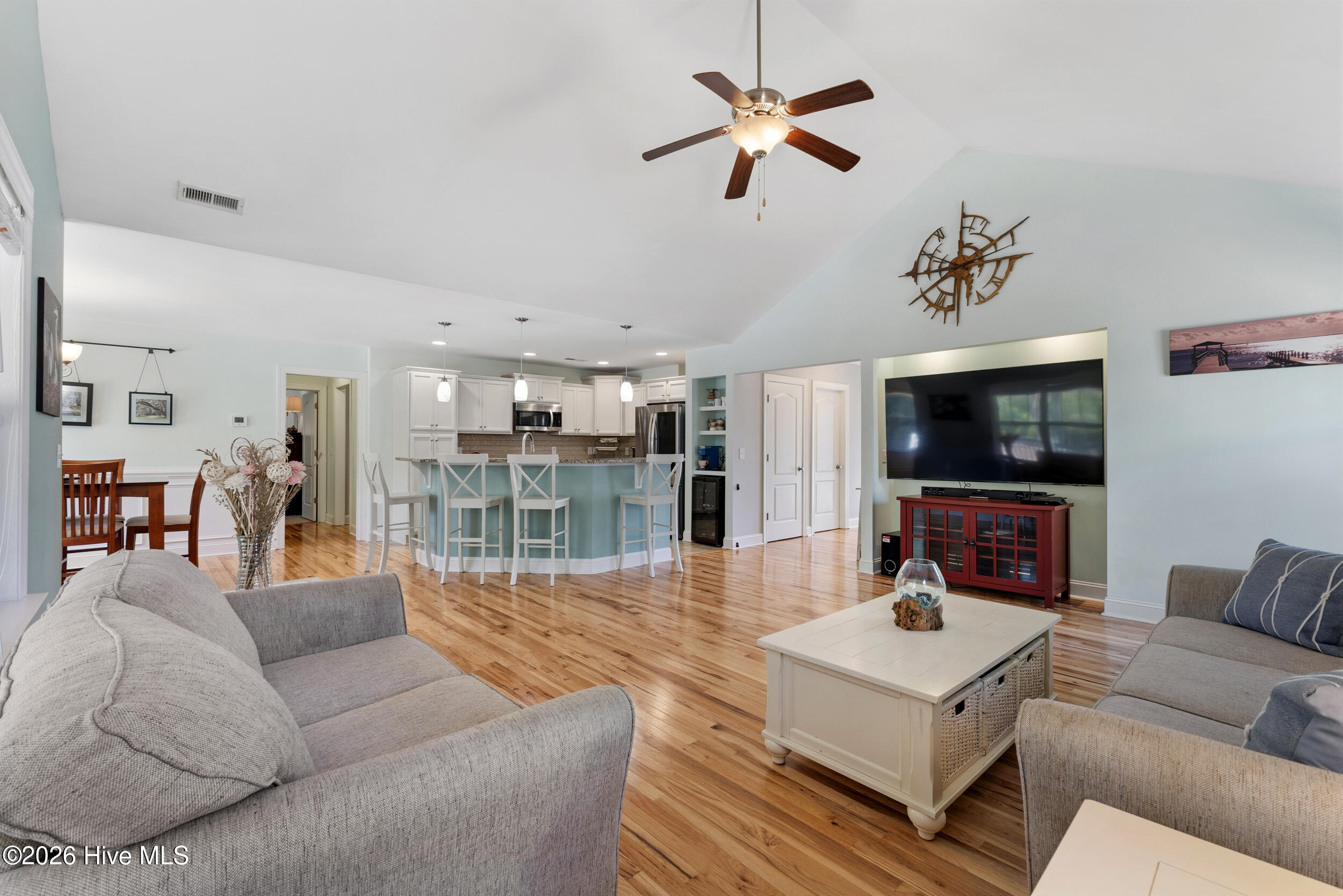 100569196 | Photo 12