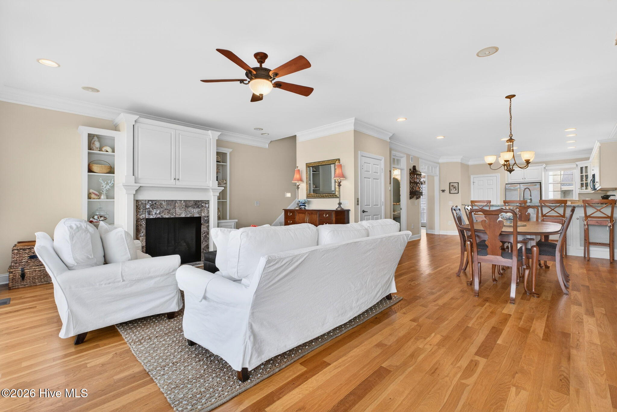 100561397 | Photo 26