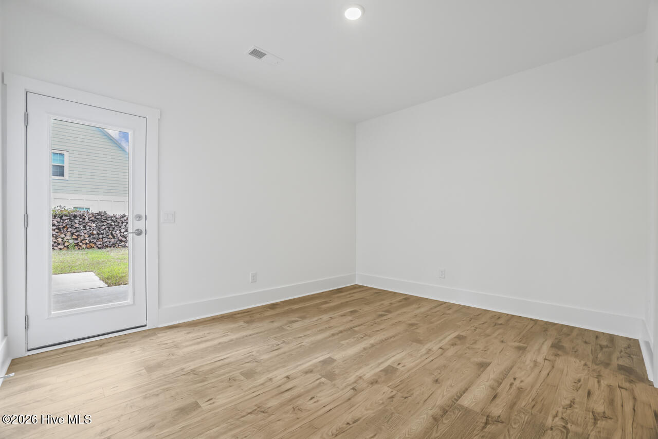 100544429 | Photo 16