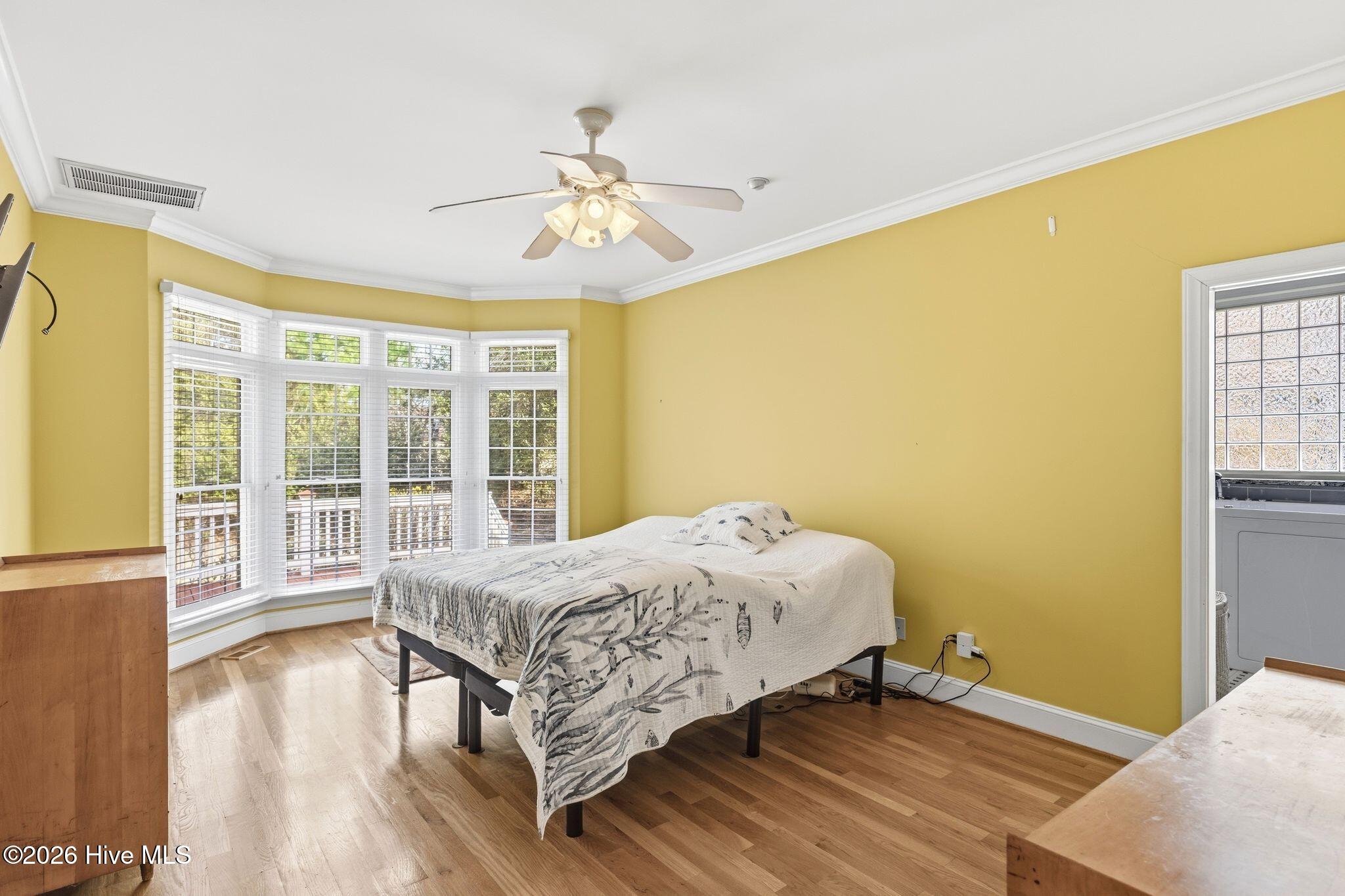 100561180 | Photo 39