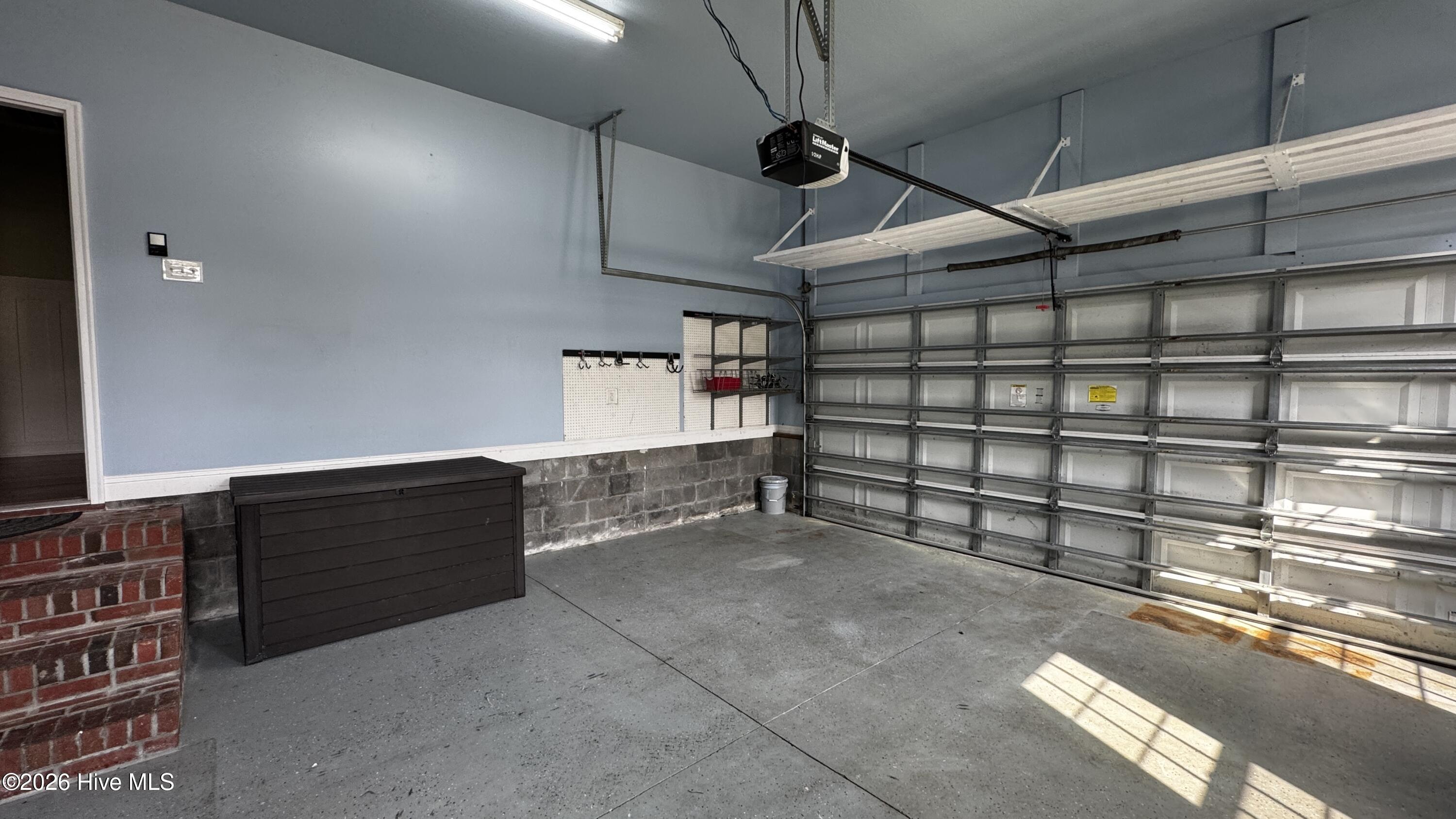 100565264 | Photo 39