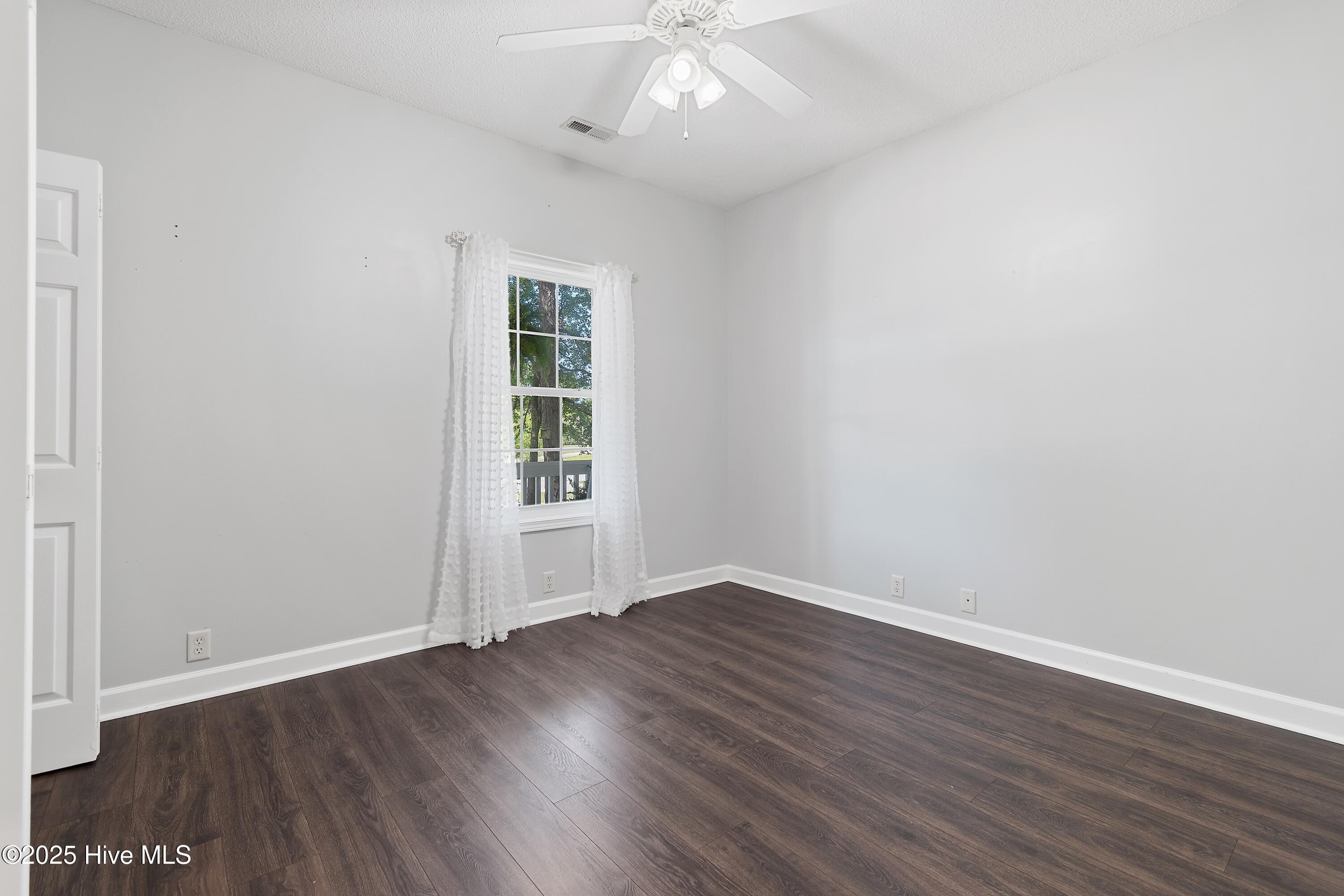 100509248 | Photo 25