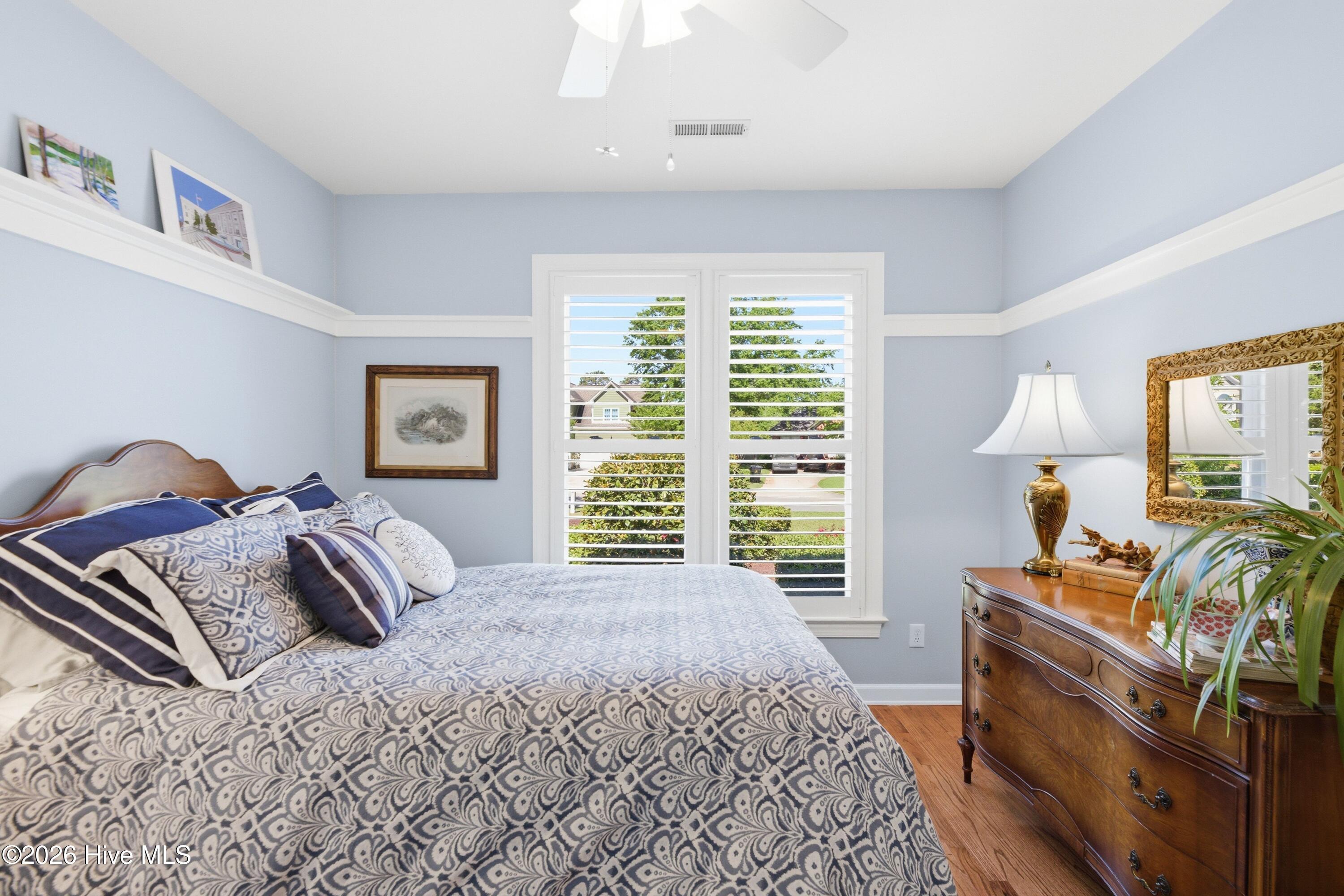 100568689 | Photo 43