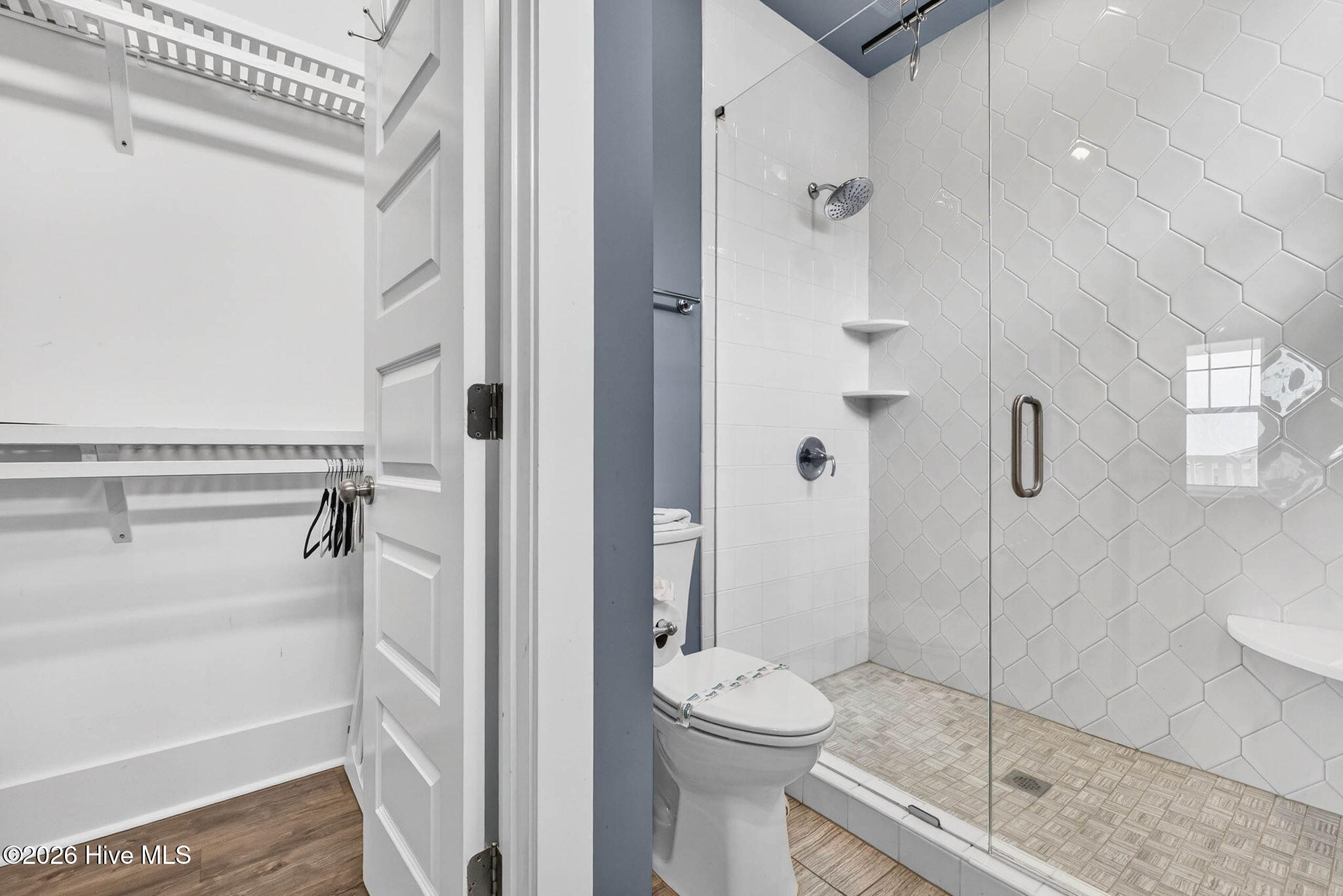 100565518 | Photo 43