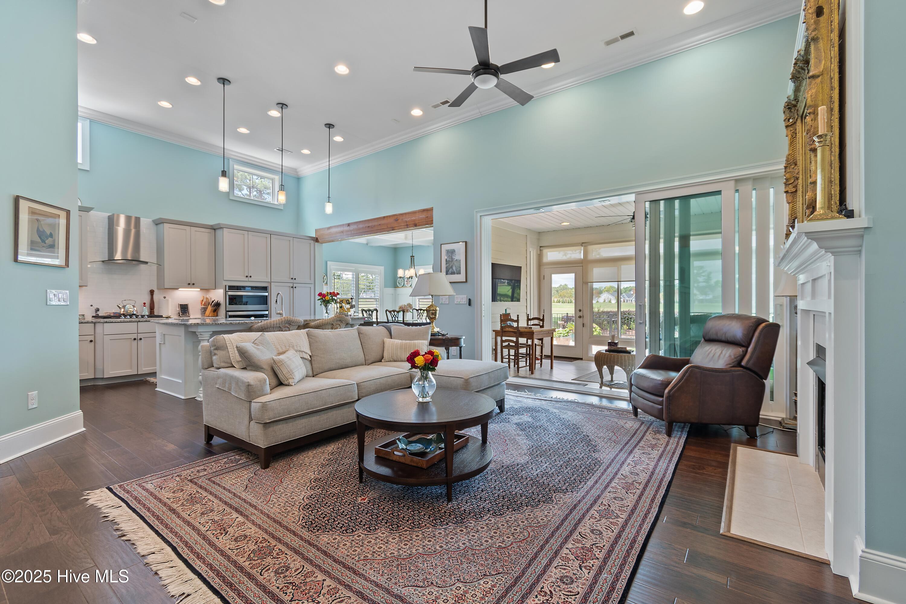 100524697 | Photo 29