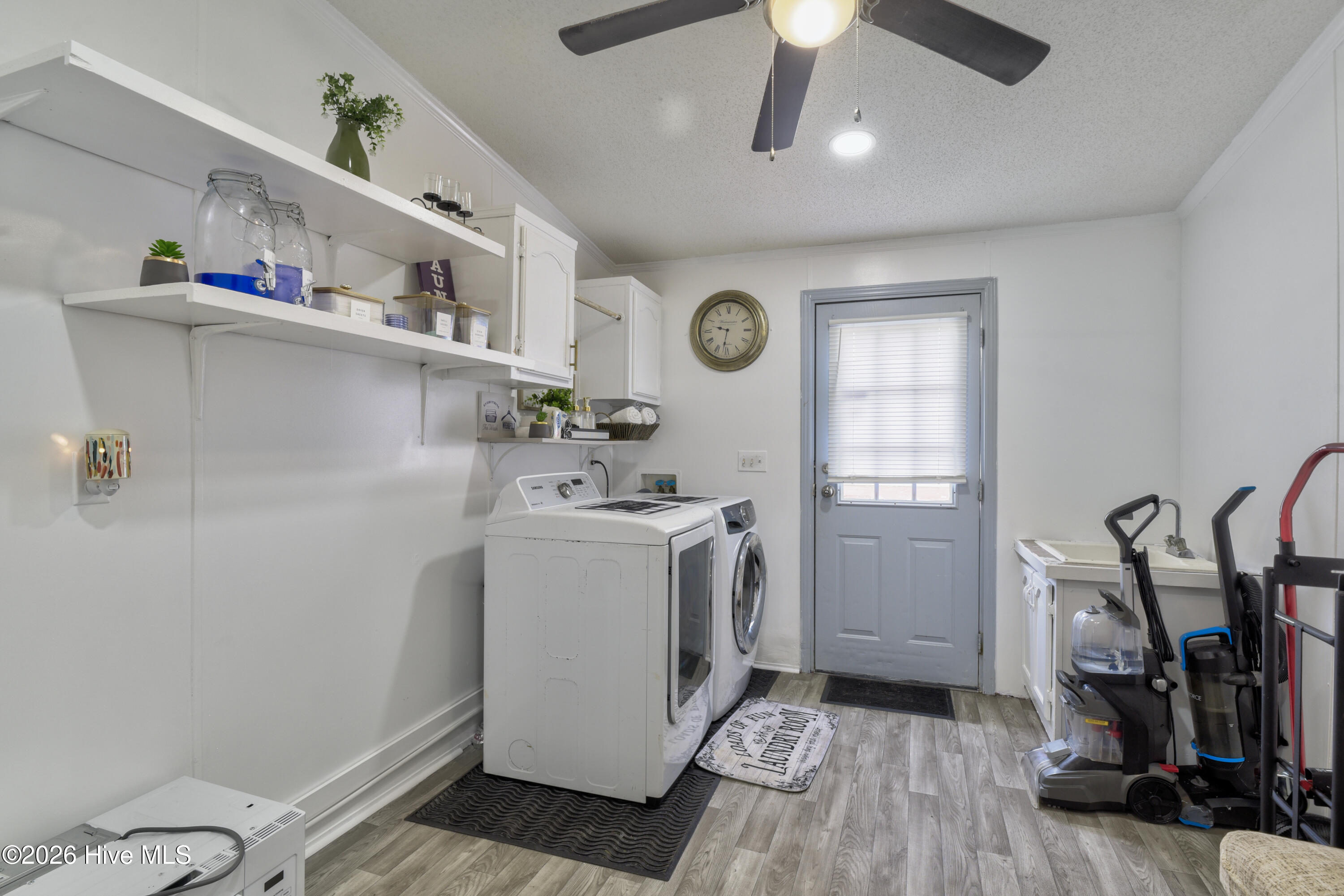 100566927 | Photo 31