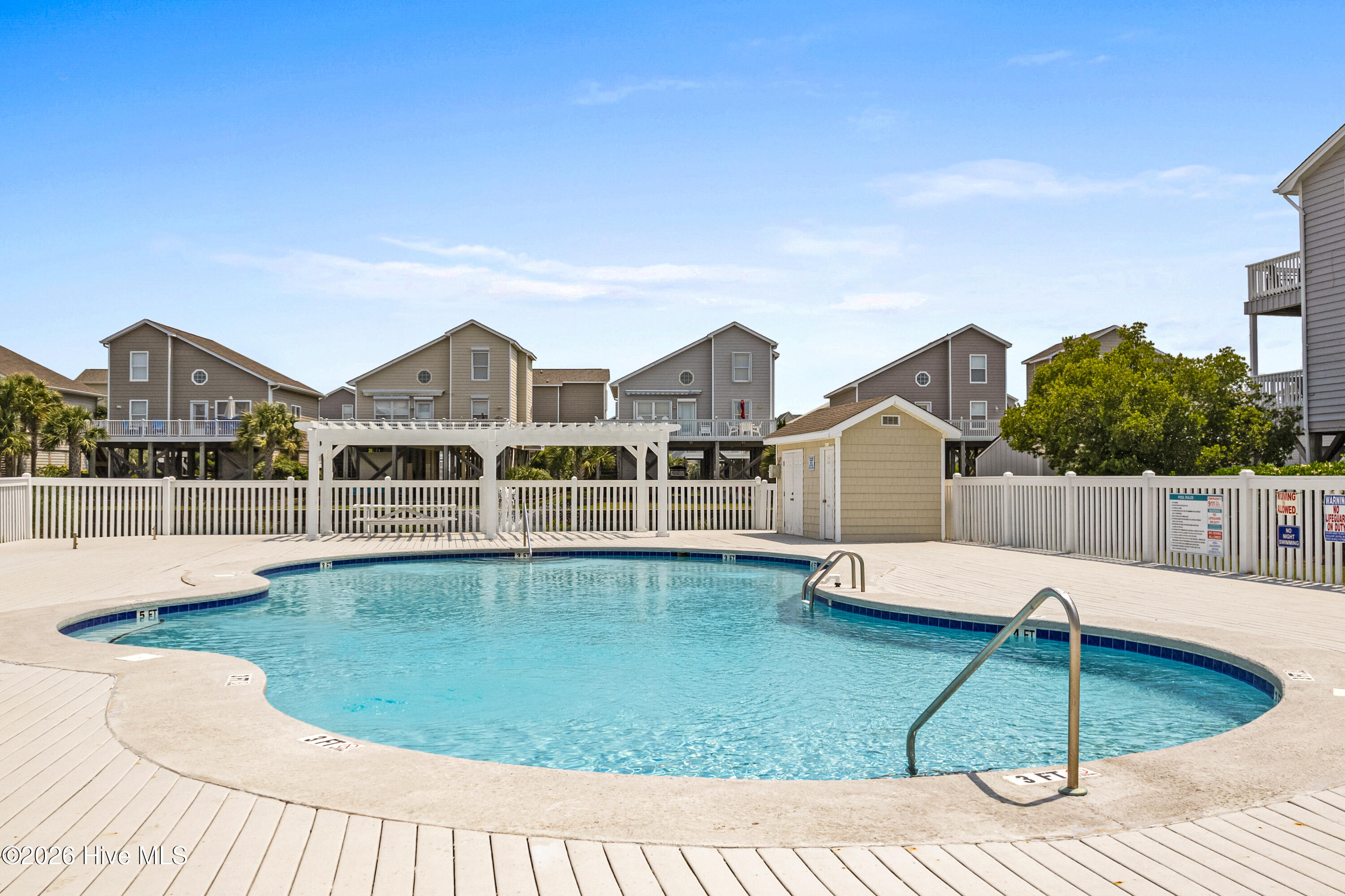 100563035 | Photo 47