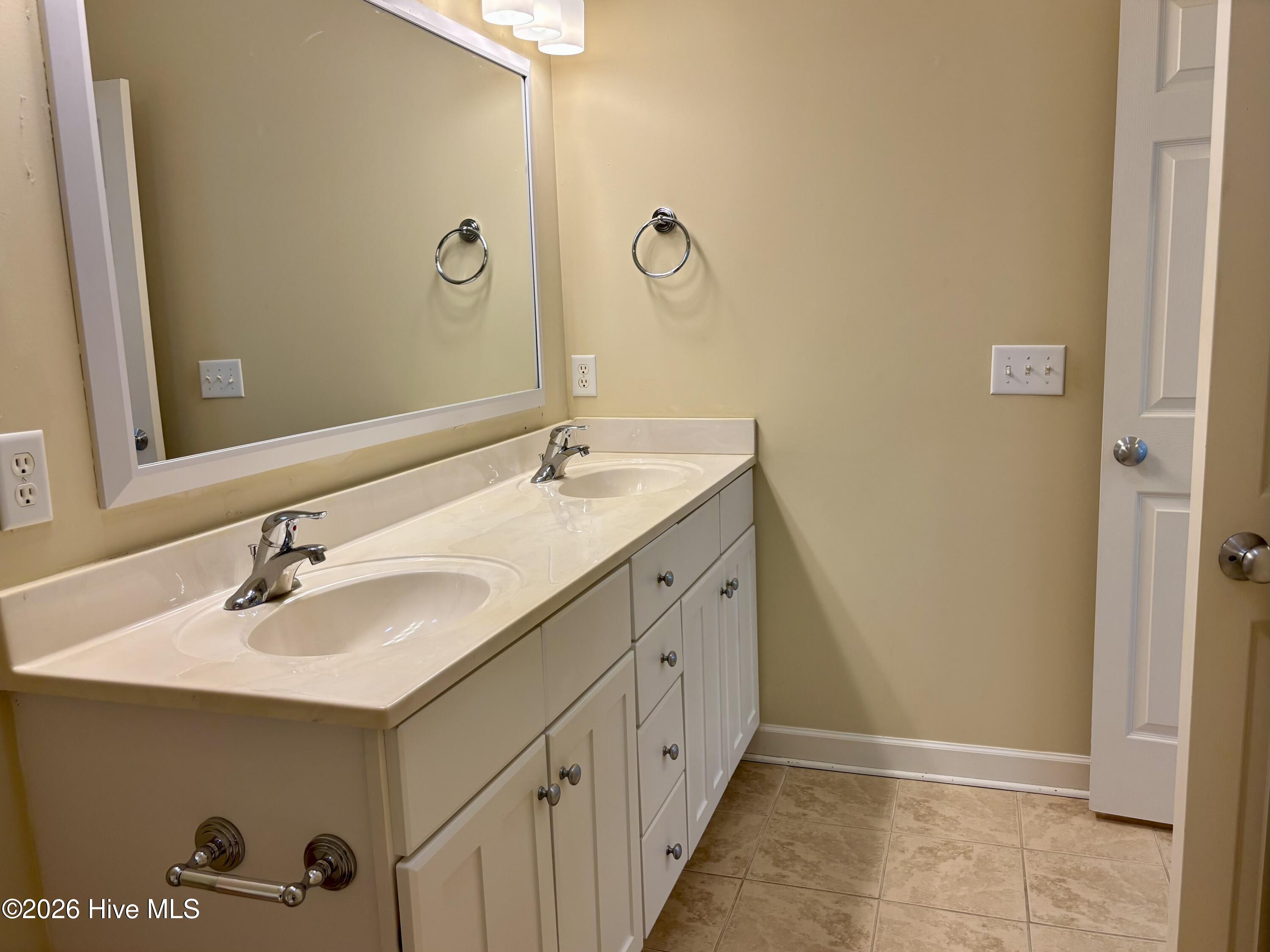 100548905 | Photo 18