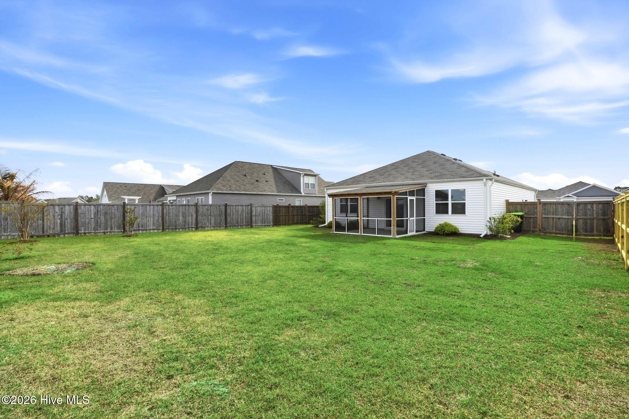 100562900 | Photo 38