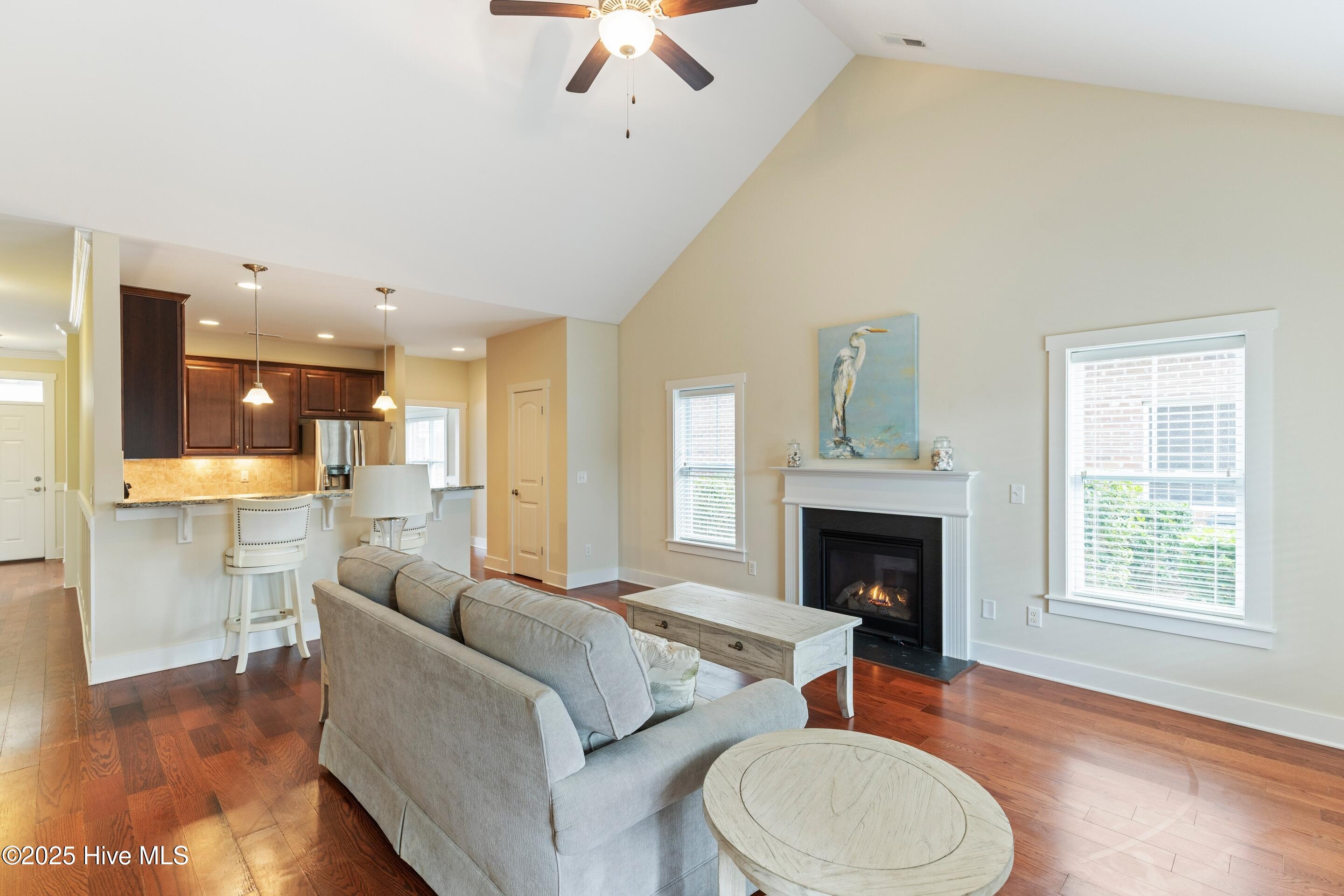 100542778 | Photo 11