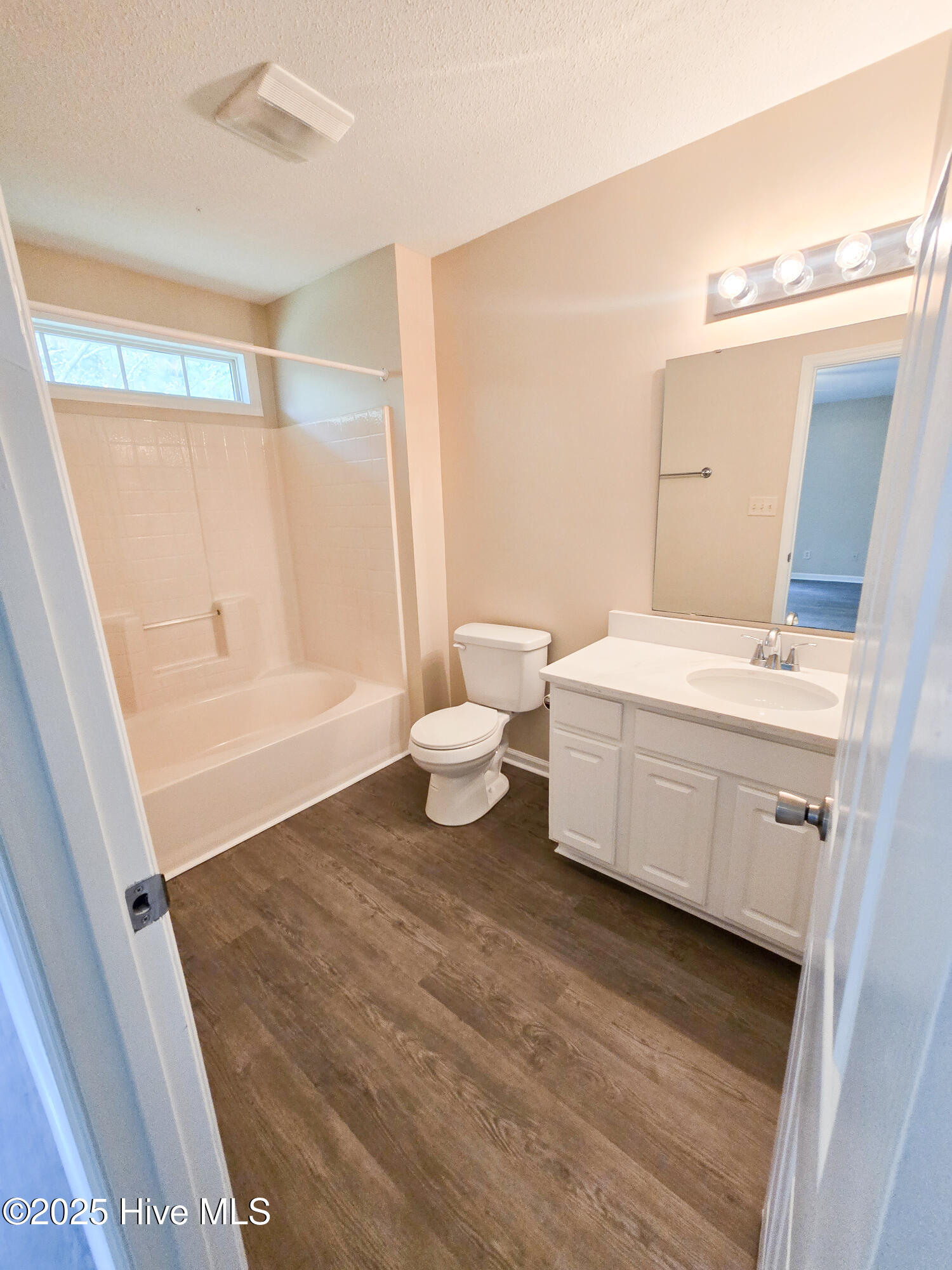 100533714 | Photo 13