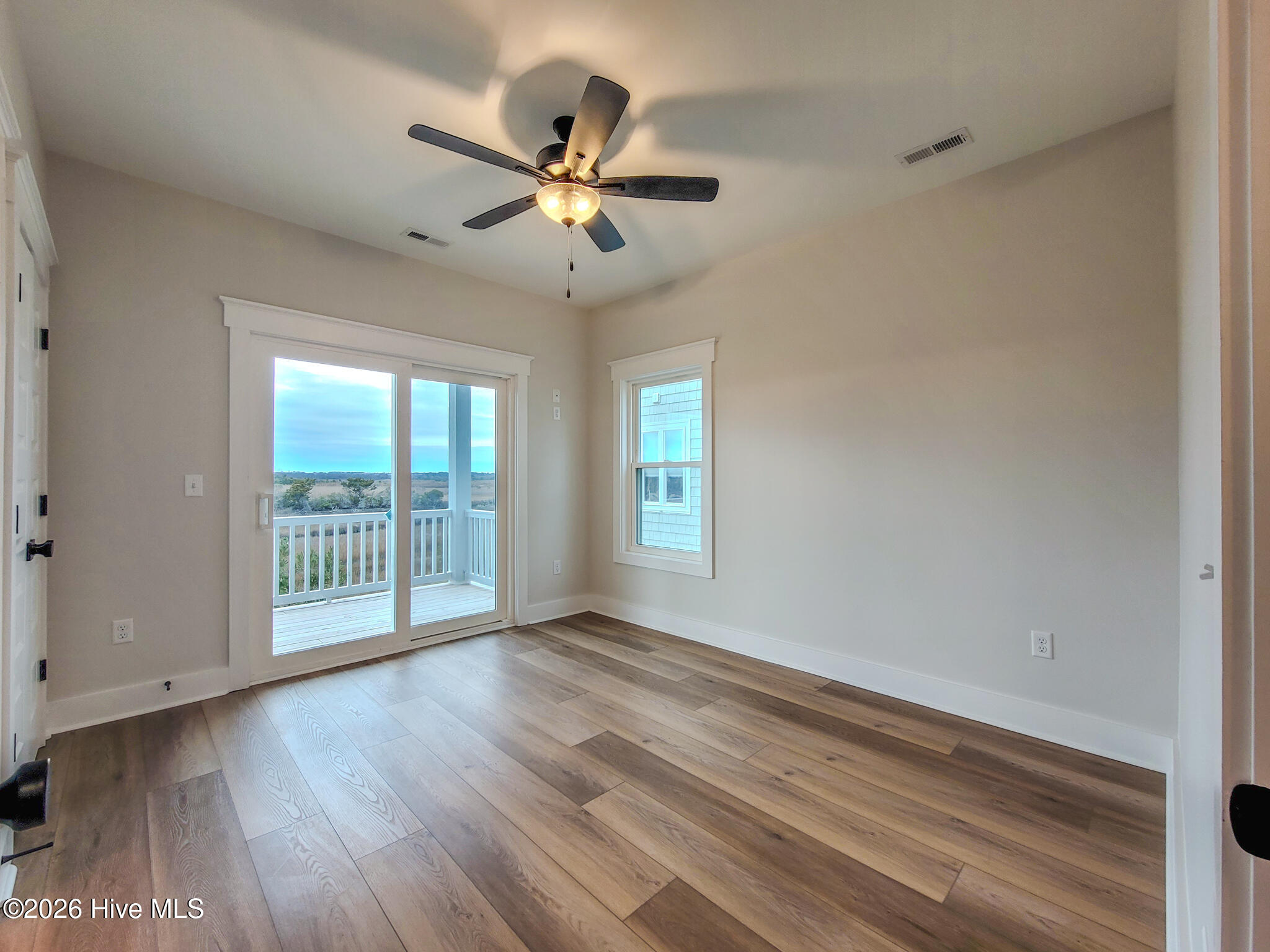 100553642 | Photo 43