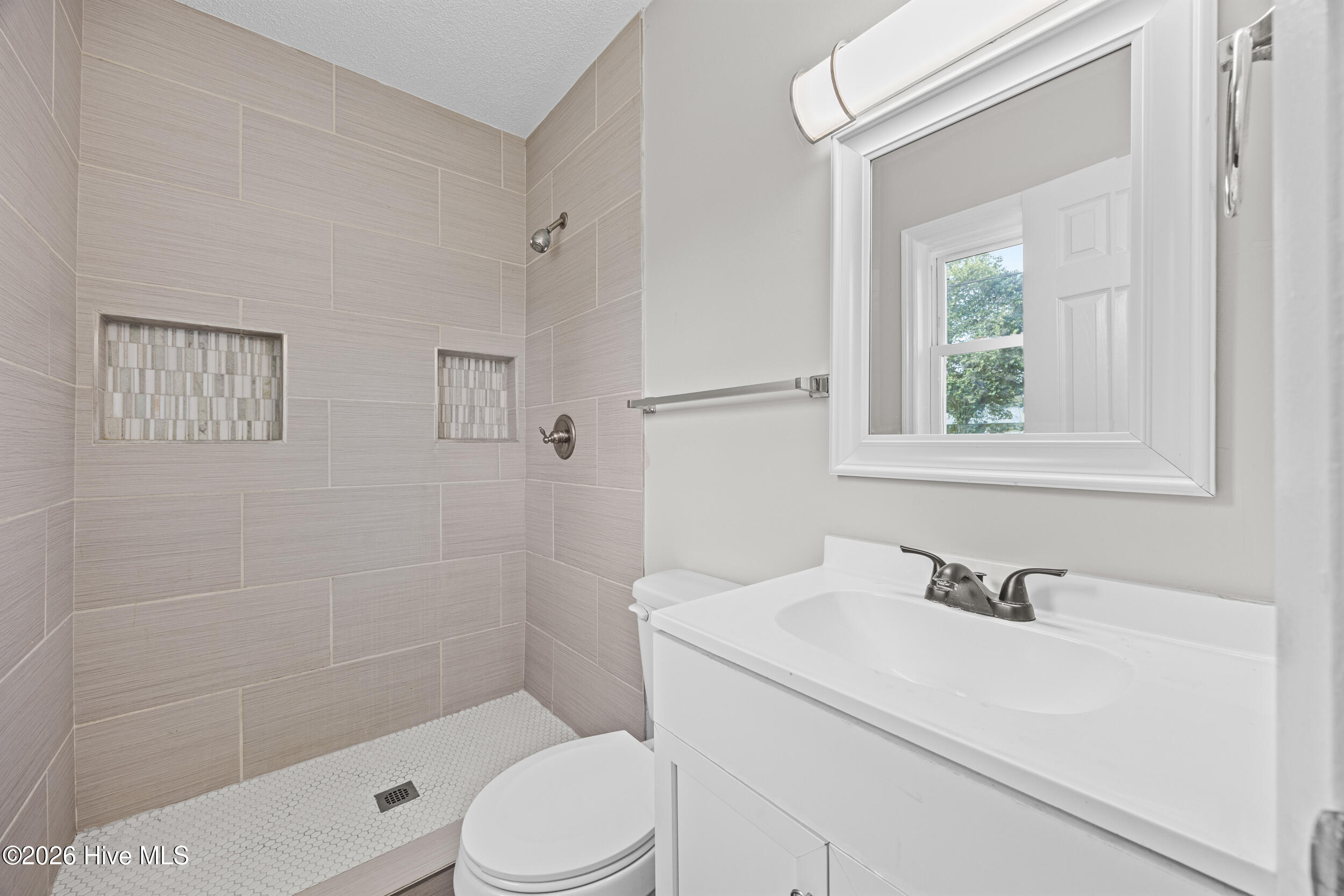 100540773 | Photo 19