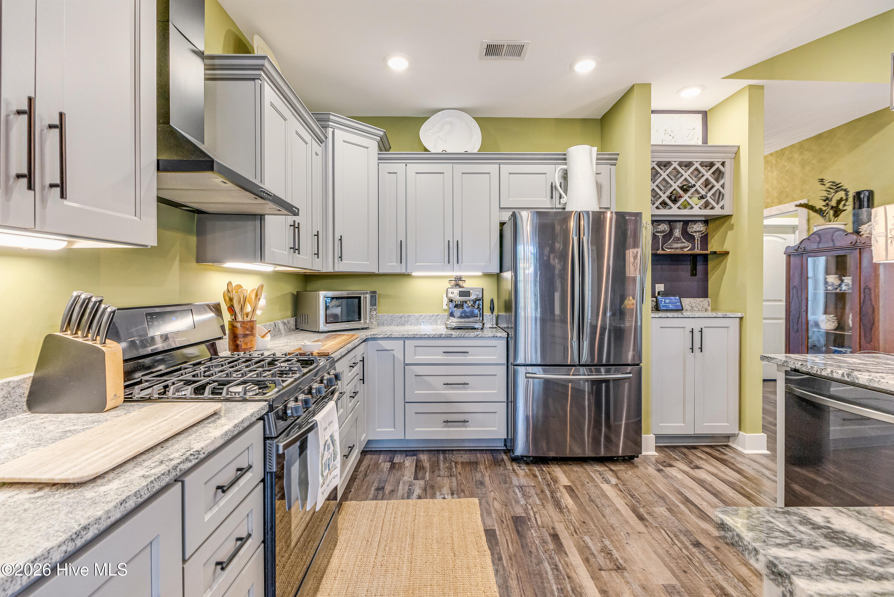 100563377 | Photo 17