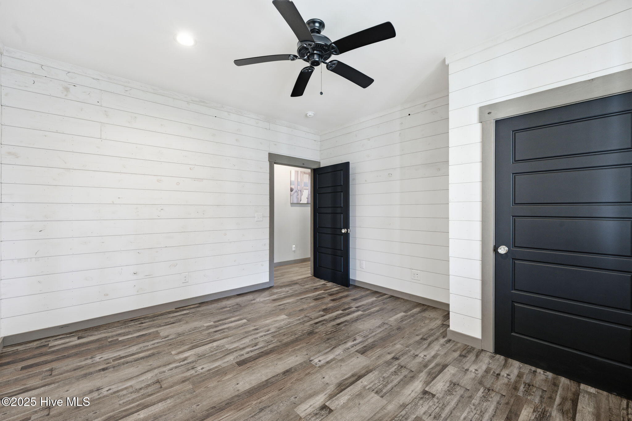 100535585 | Photo 123