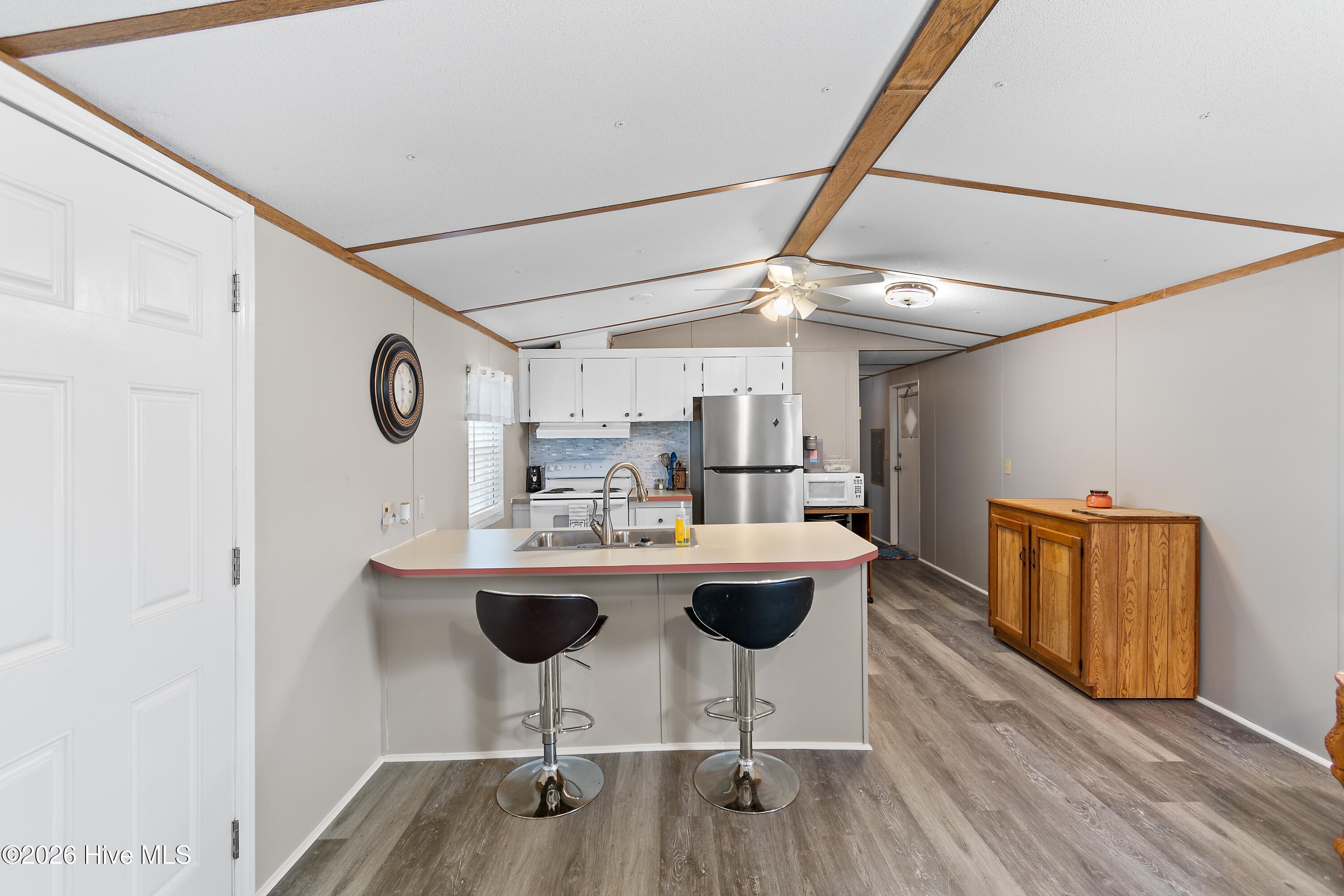 100565764 | Photo 15